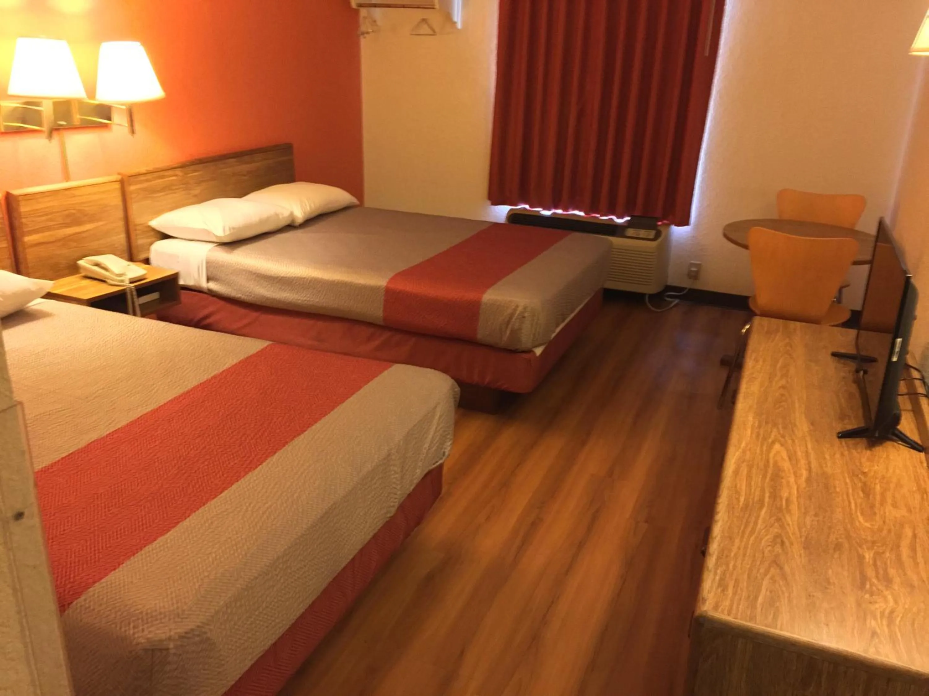 Bedroom, Bed in Motel 6-Arkadelphia, AR