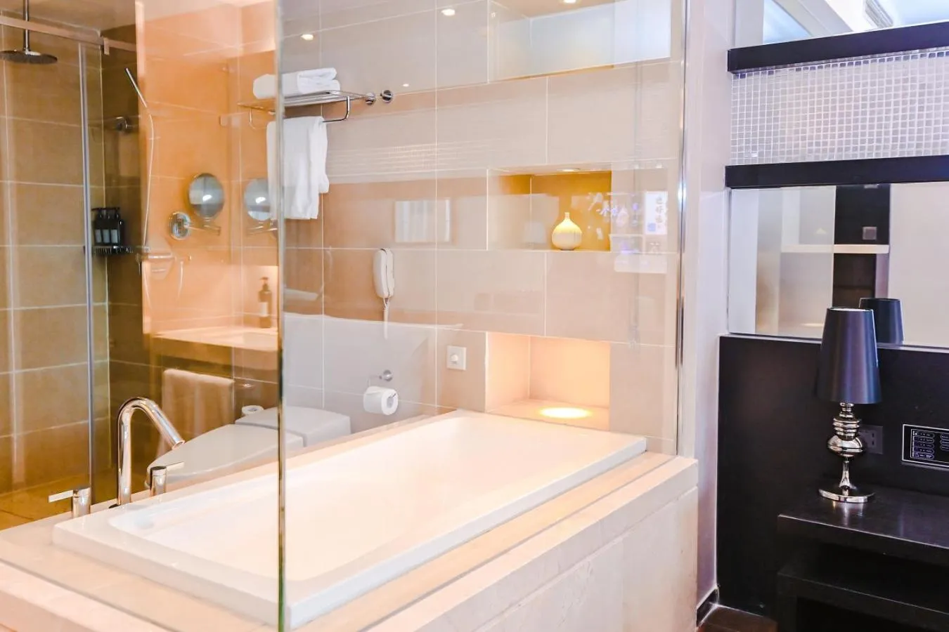 Shower, Bed in Crystal Orange Hotel Shanghai Kangqiao Branch