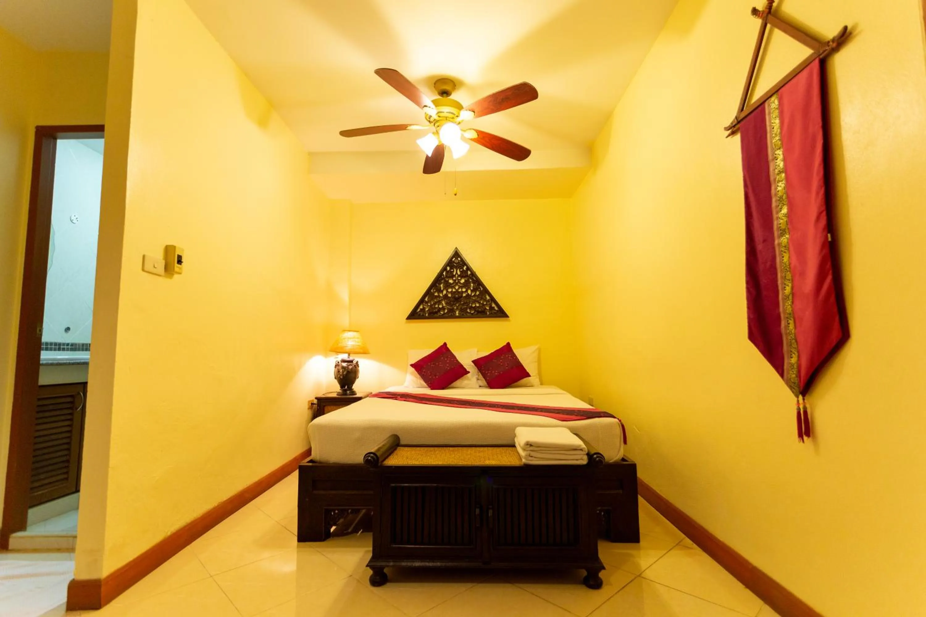 Bed in Chang Charlie Inn, Boutique