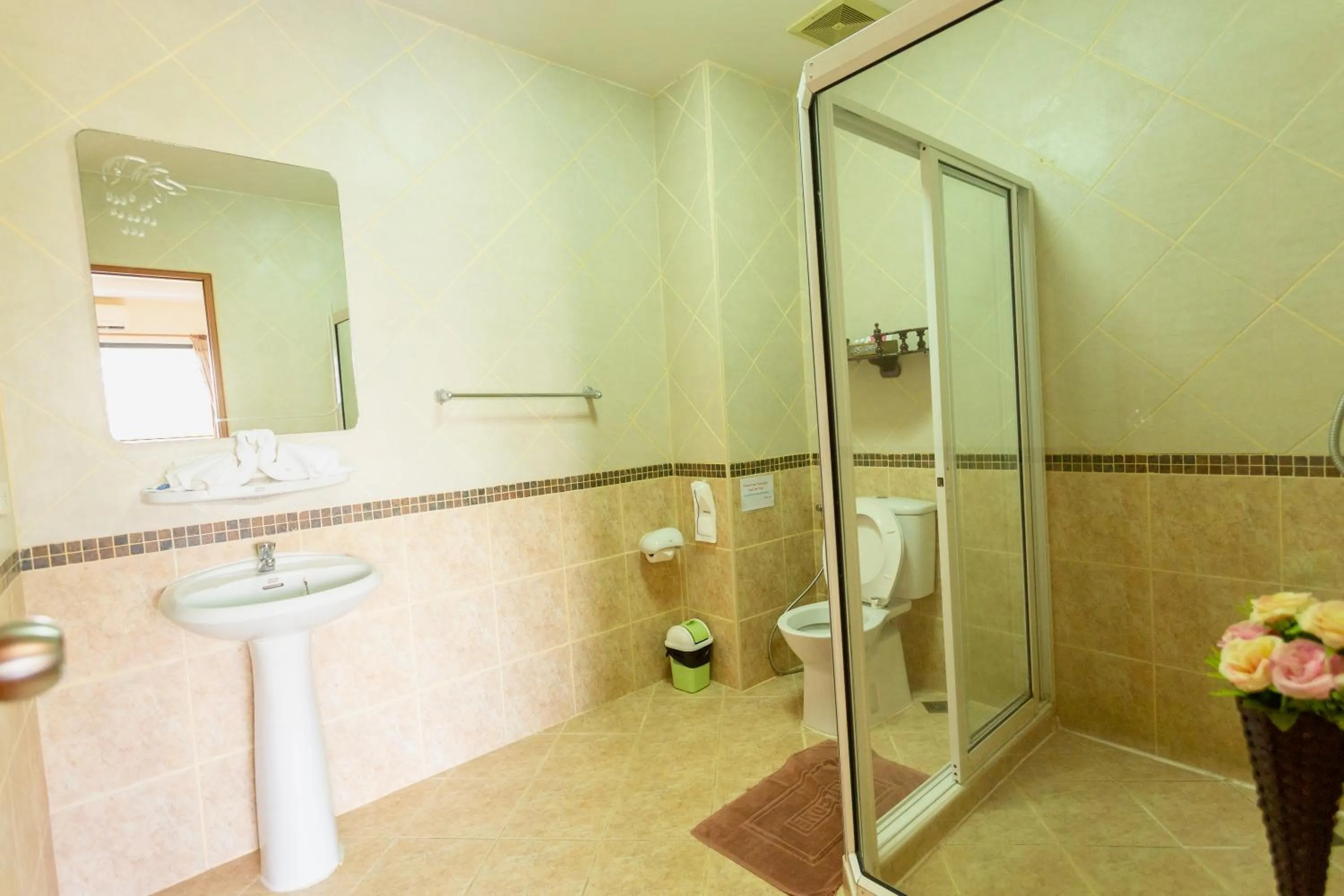 Bathroom in Chang Charlie Inn, Boutique