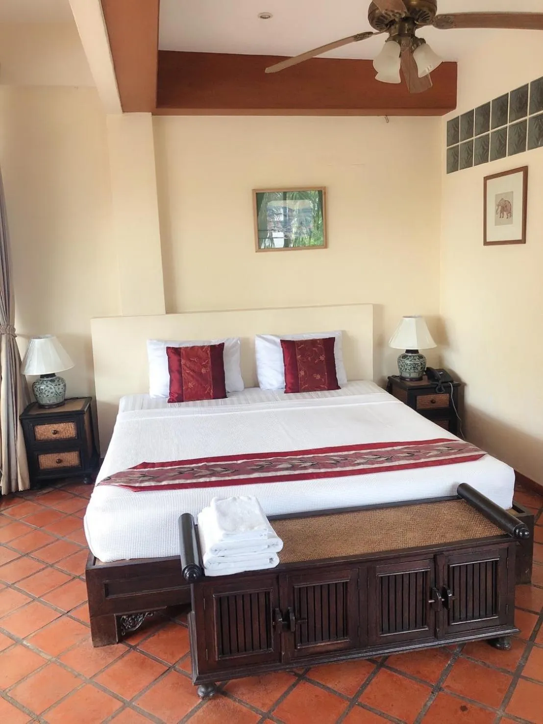 Bedroom, Bed in Chang Charlie Inn, Boutique