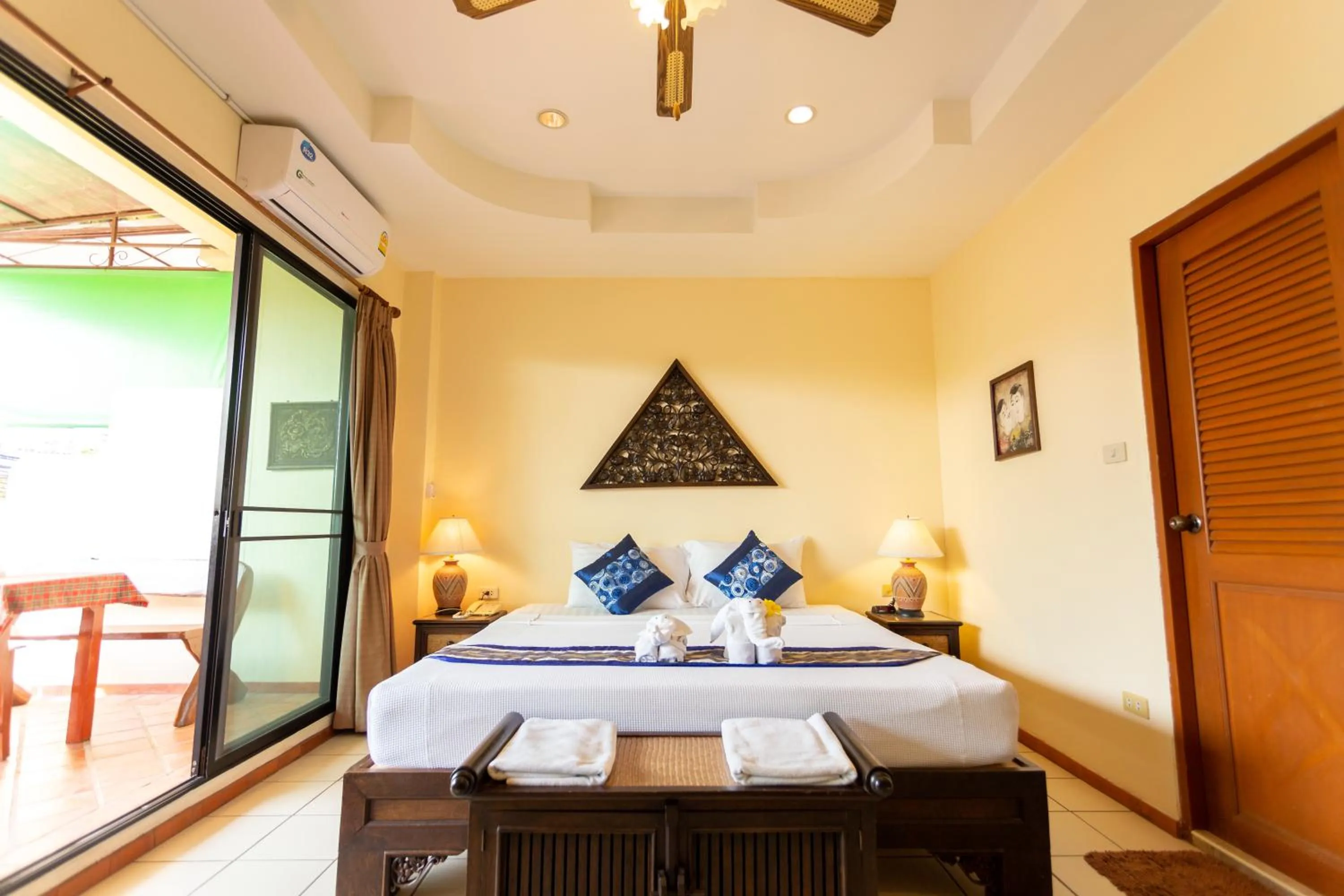 Bed in Chang Charlie Inn, Boutique