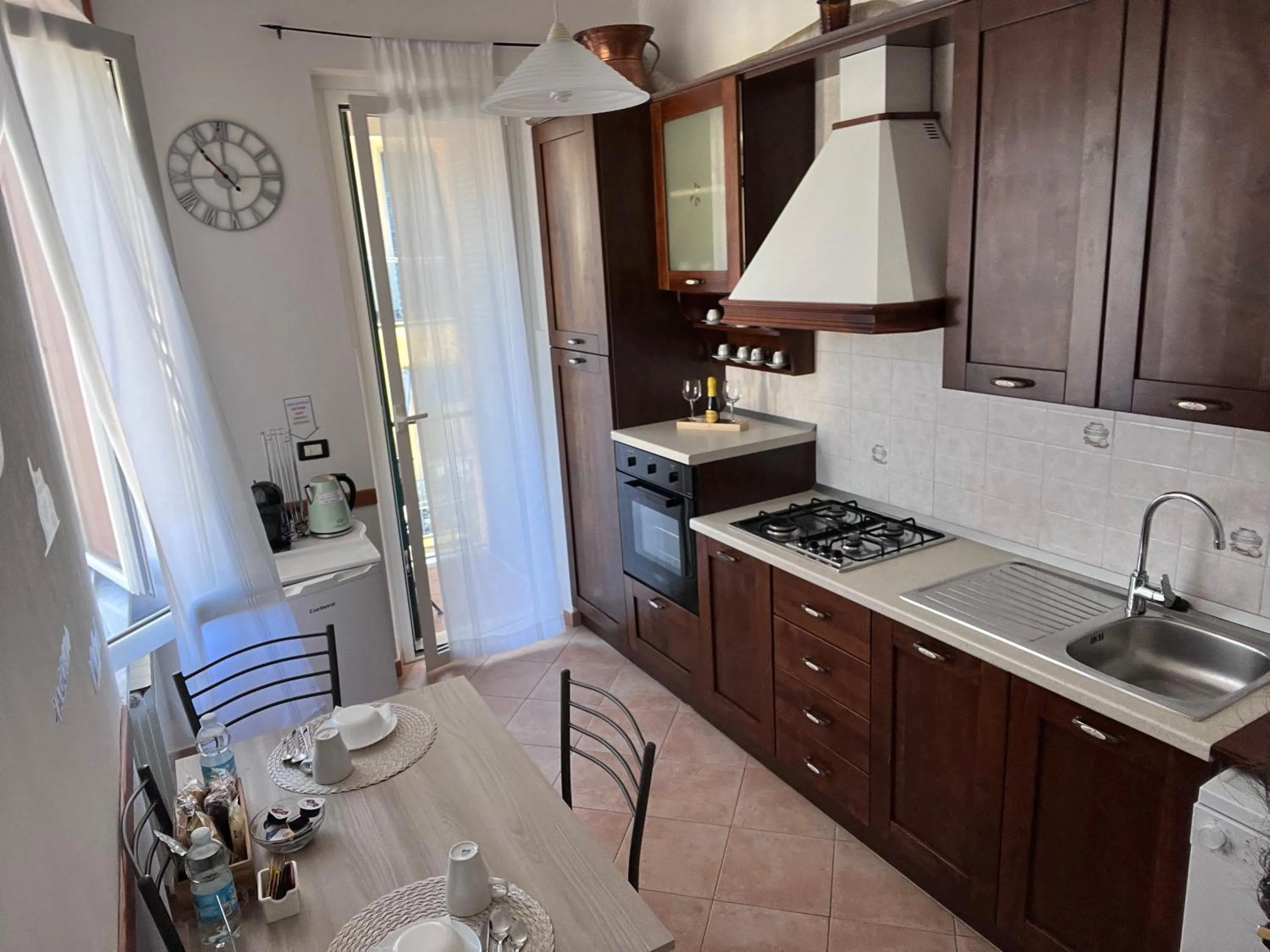 Kitchen or kitchenette in Affittacamere Il Veliero
