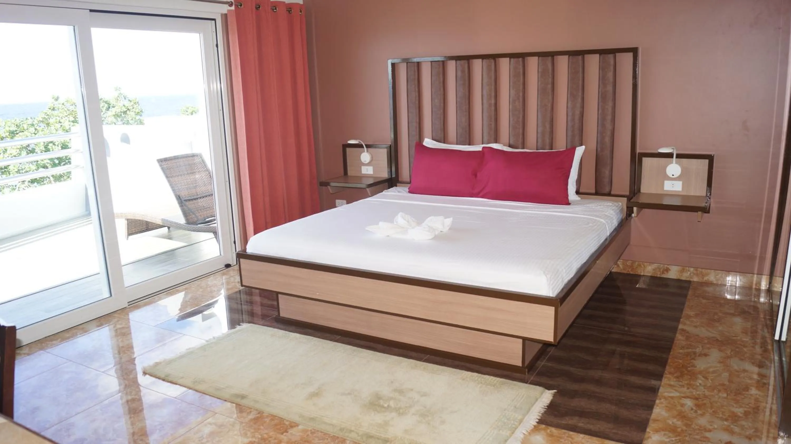 Bedroom, Bed in Panglao Sea Resort - Tangnan