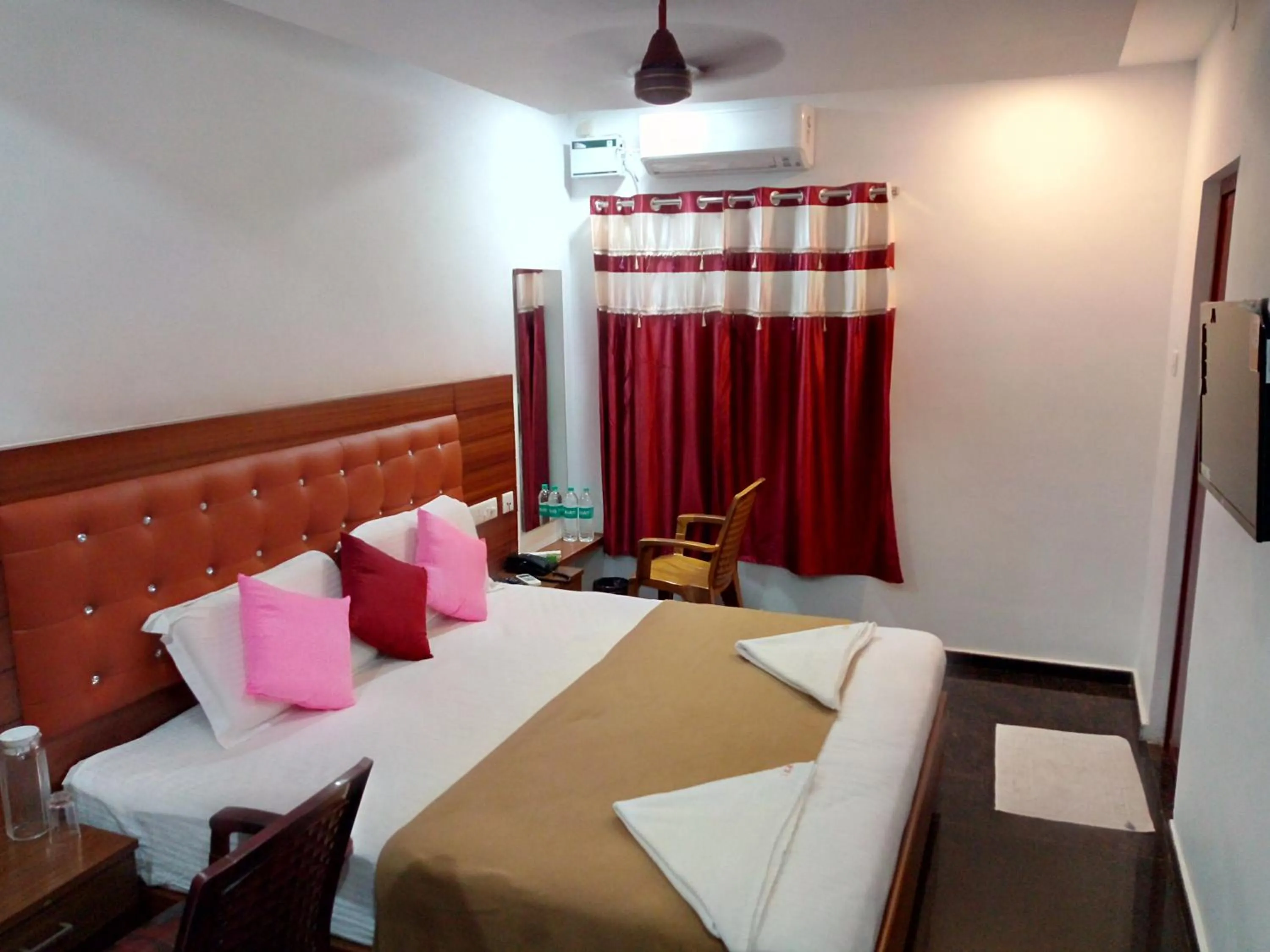 Deluxe Room - single occupancy in Medavakkam Sri Sai Residency
