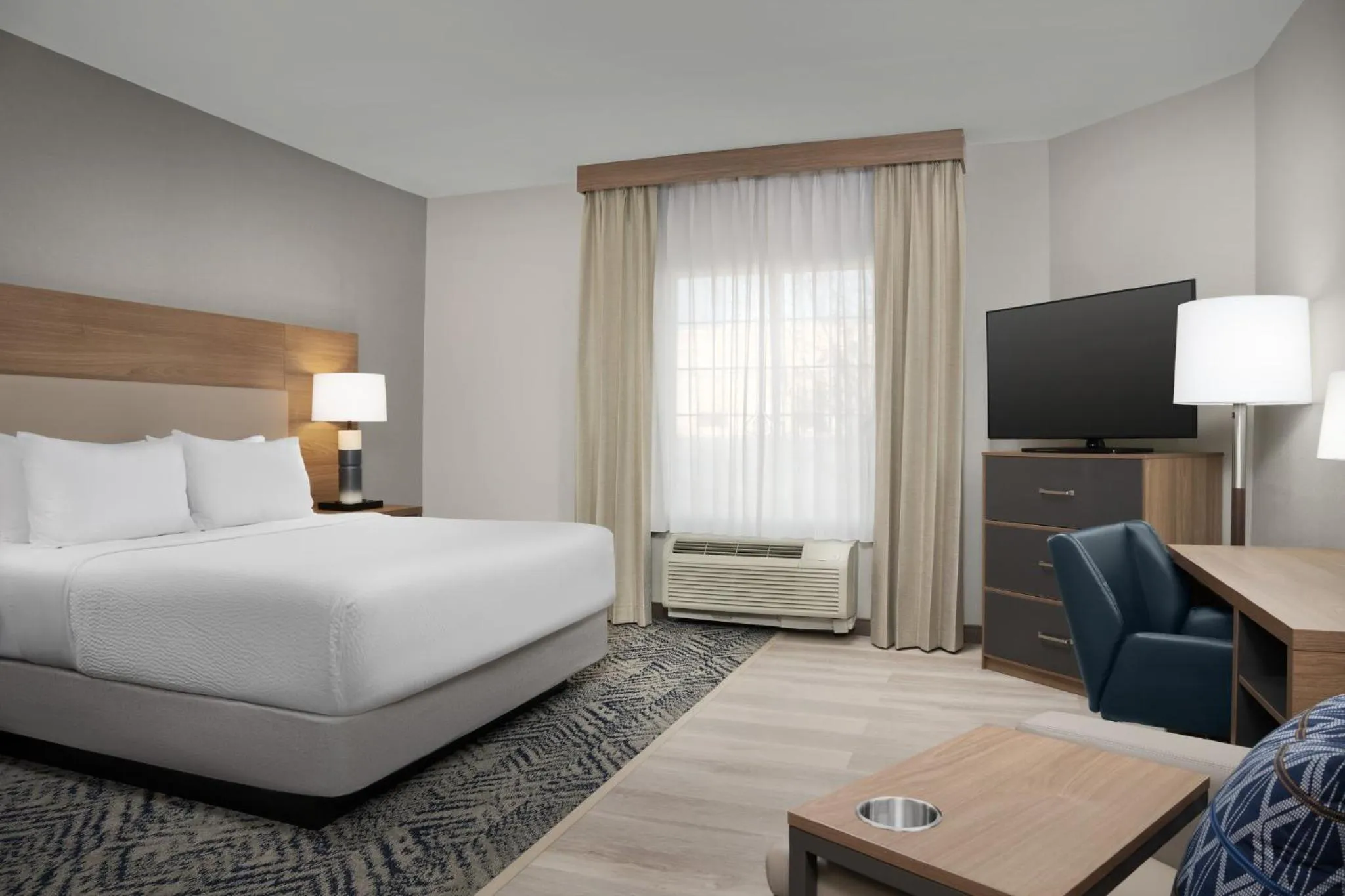 Bed in Candlewood Suites Alexandria - Fort Belvoir by IHG