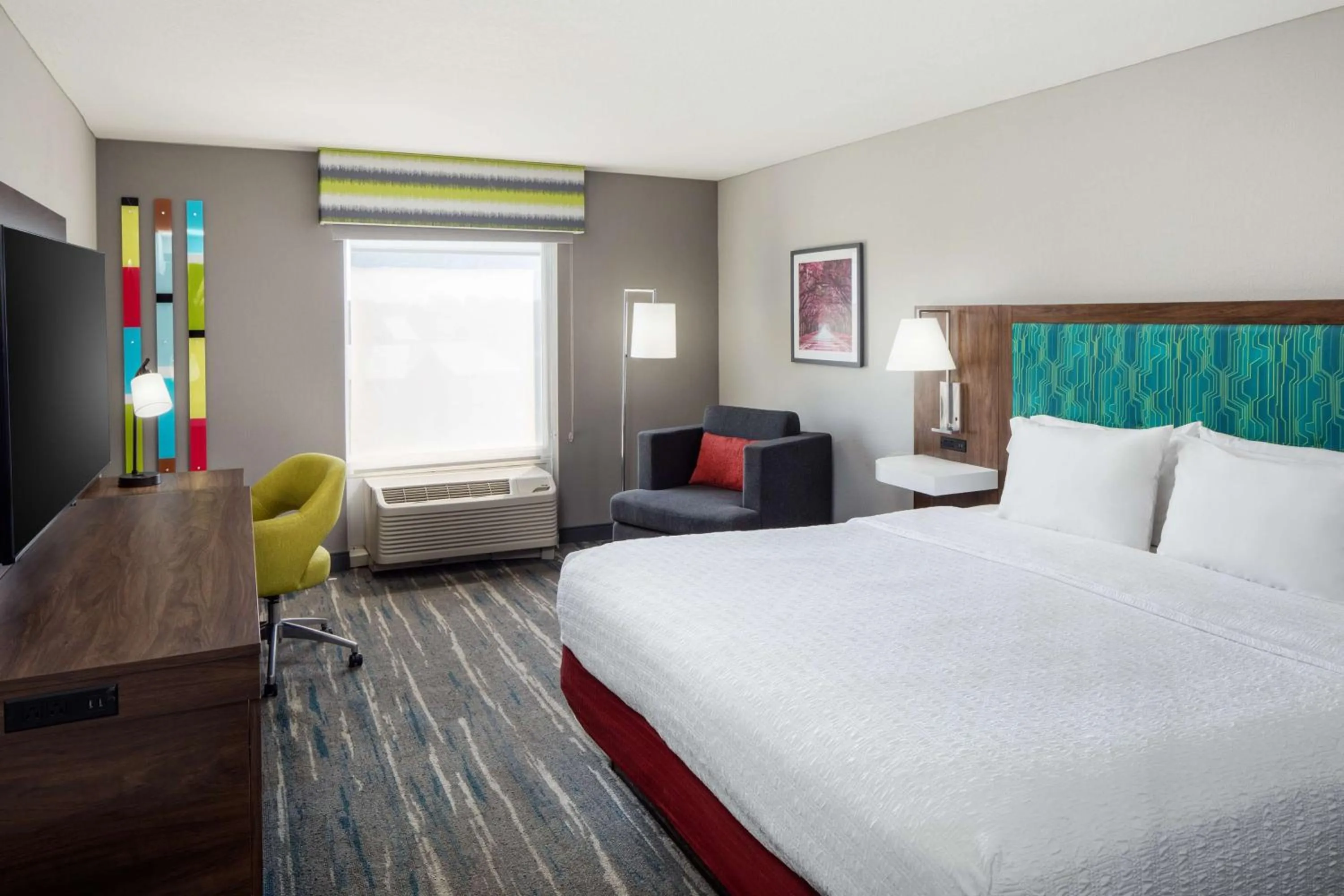 Bed in Hampton Inn & Suites Savannah - I-95 South - Gateway