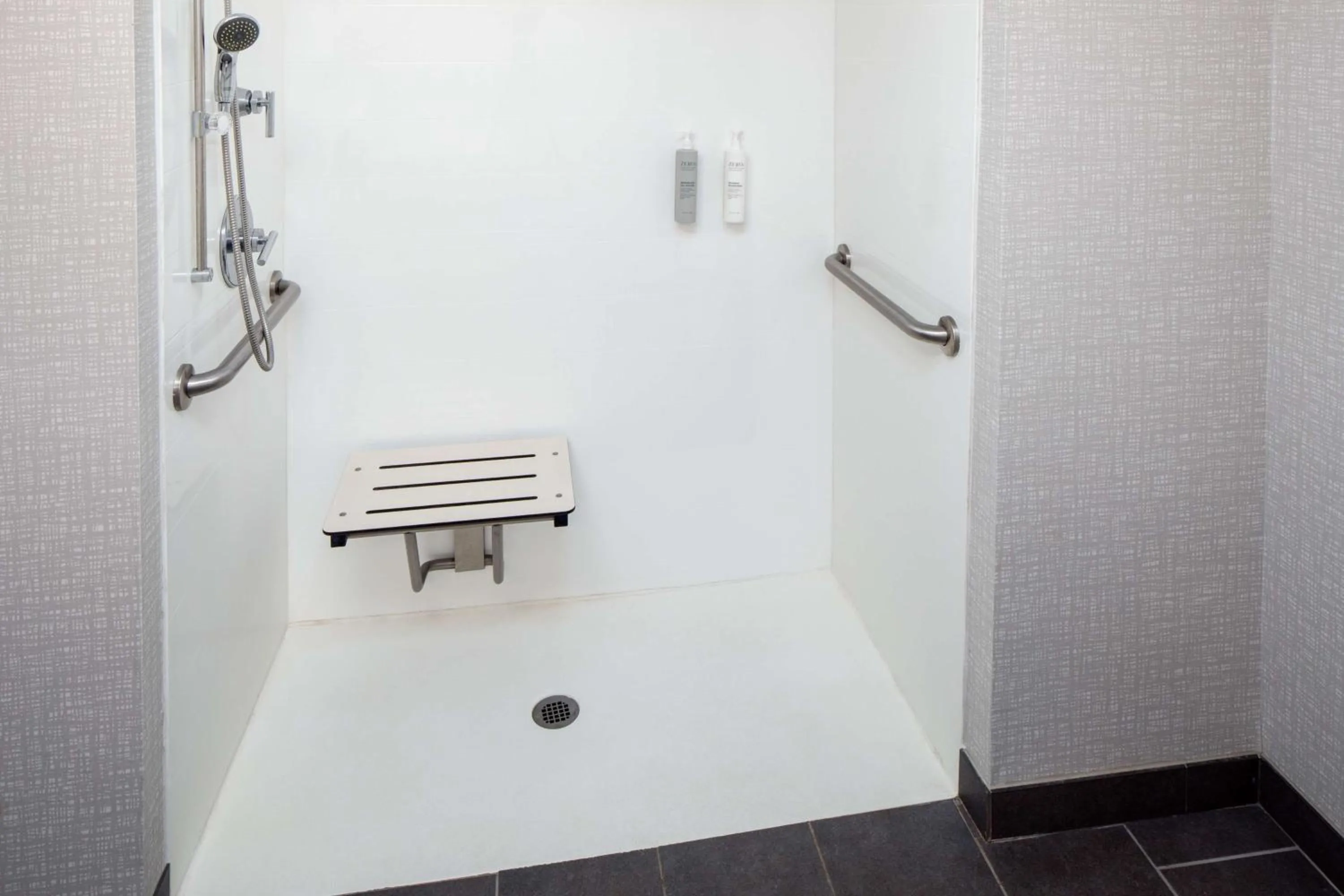 Bathroom in Hampton Inn & Suites Savannah - I-95 South - Gateway