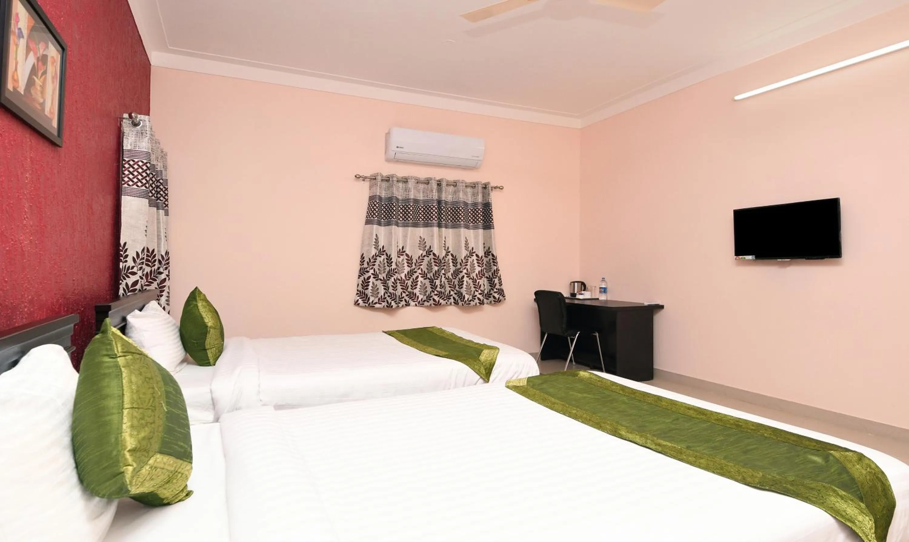 Bed in Itsy Hotels Shivas Kuteera