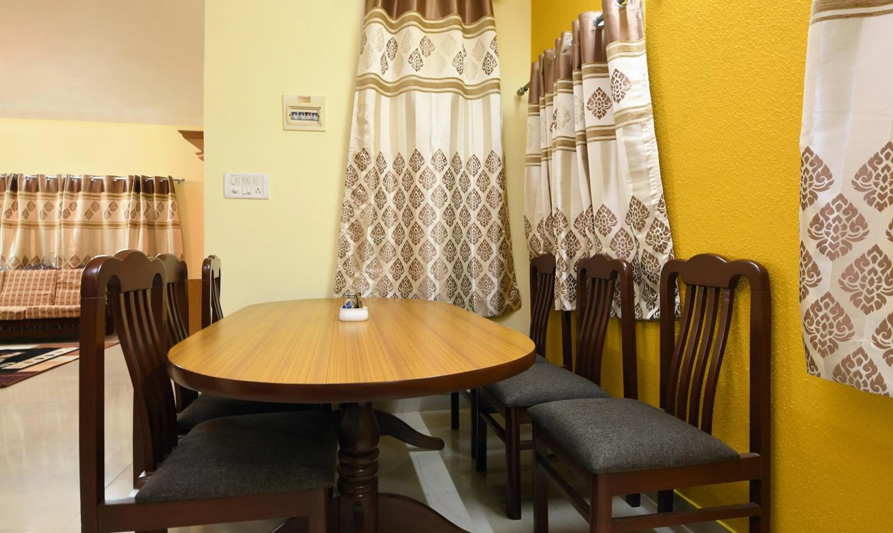 Seating area in Itsy Hotels Shivas Kuteera