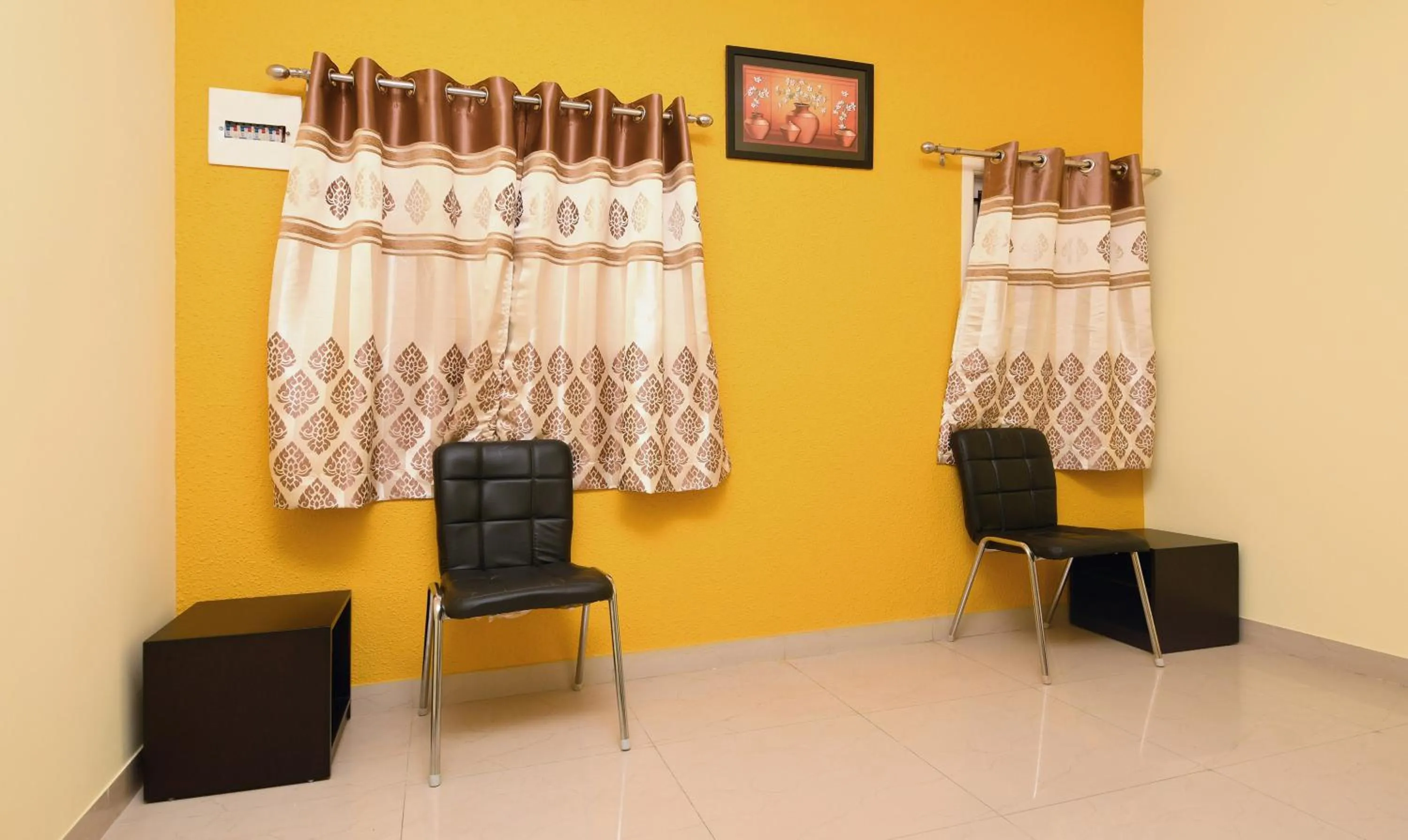 Seating area in Itsy Hotels Shivas Kuteera