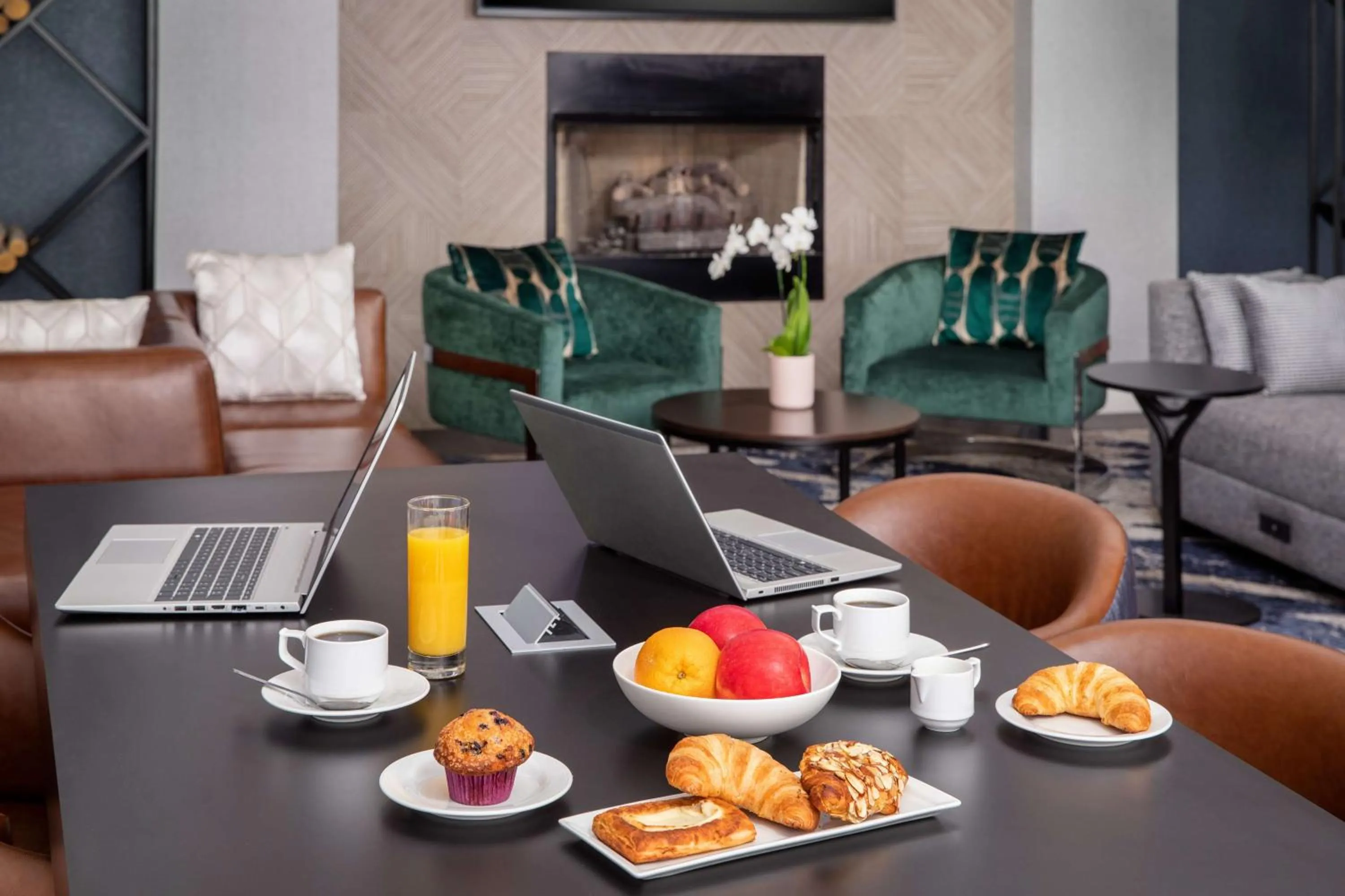 Lobby or reception in Hilton Garden Inn Washington DC Downtown