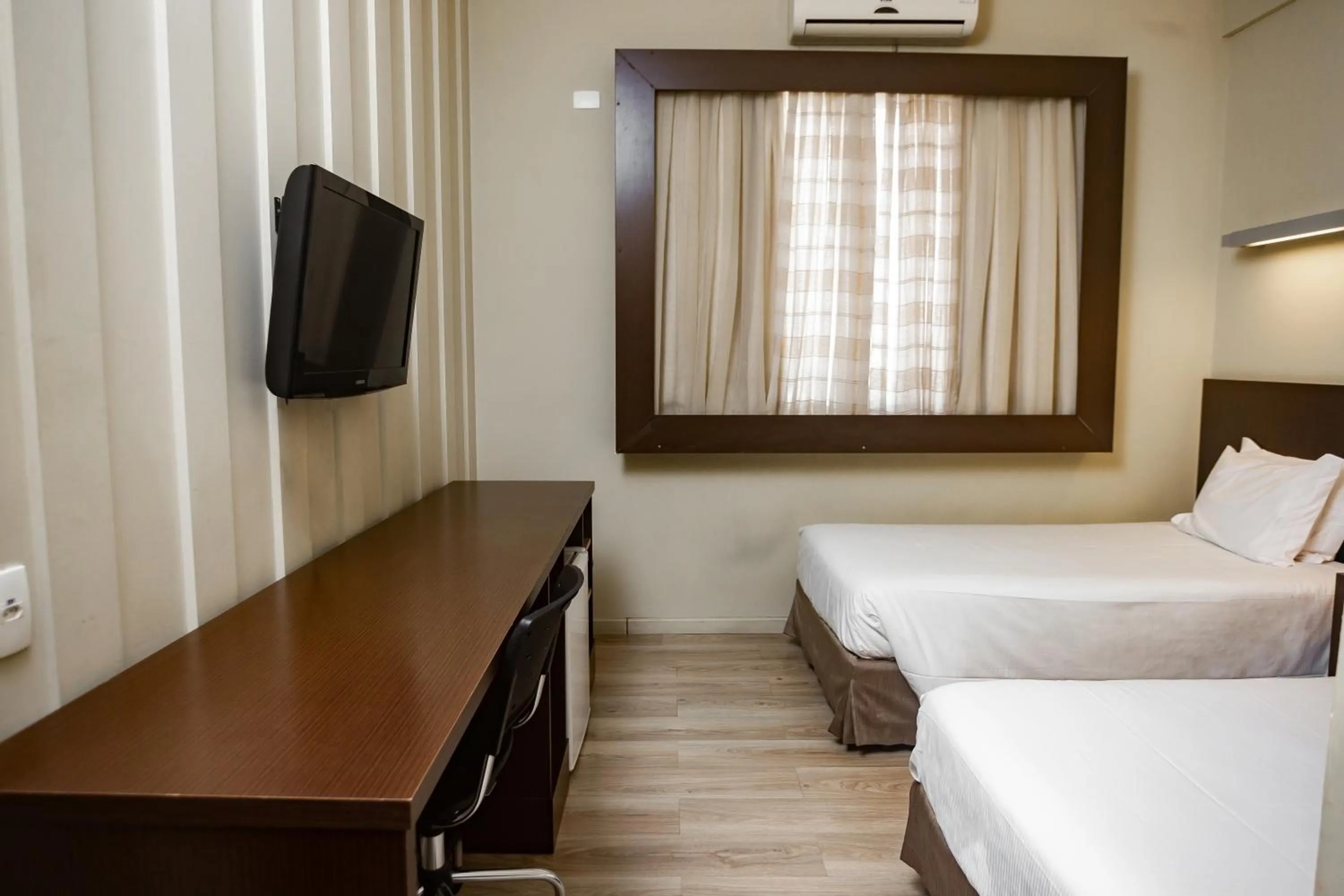 TV and multimedia, Bed in Master Cosmopolitan Moinhos de Vento