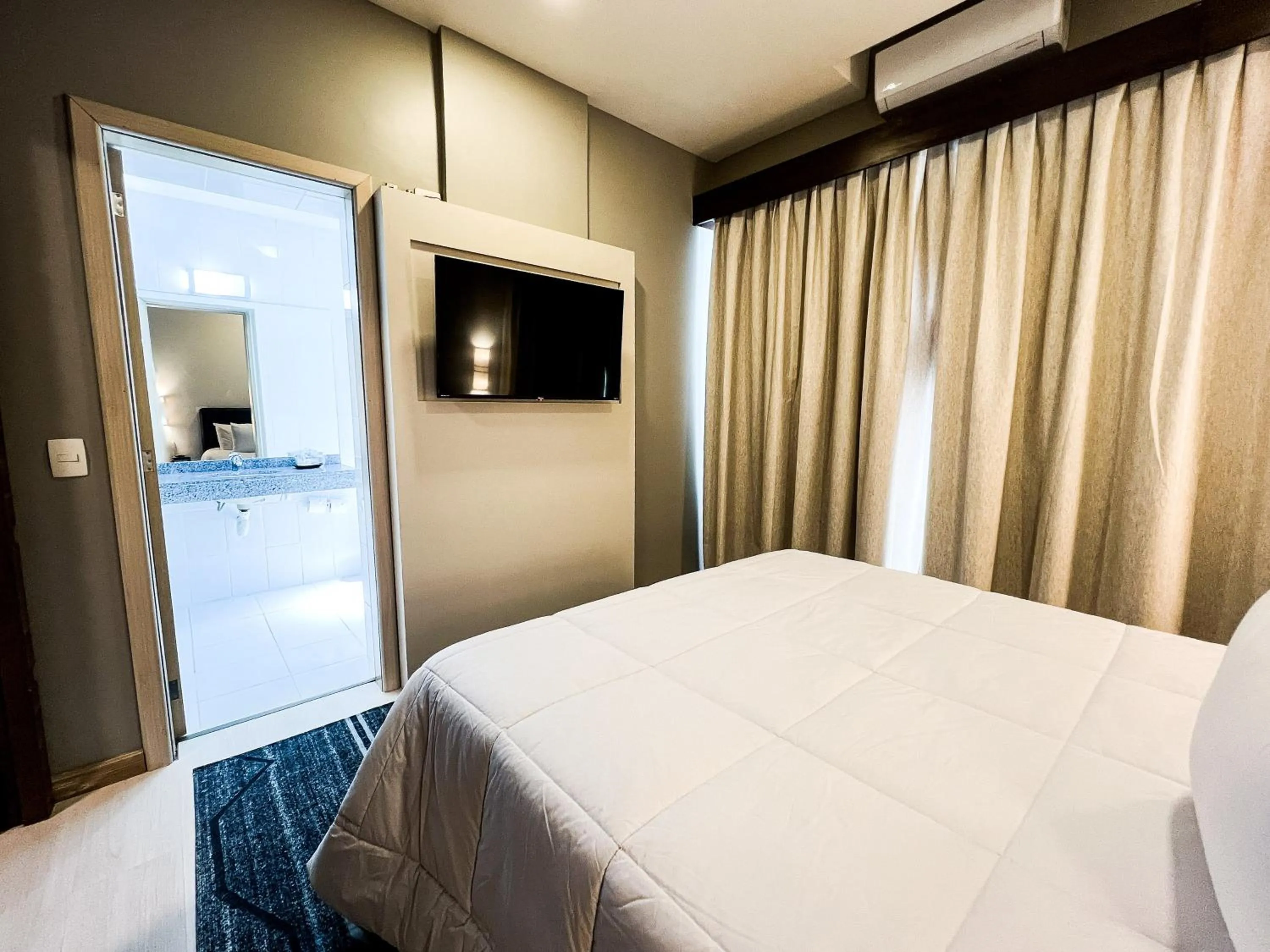 Bedroom, Bed in Master Cosmopolitan Moinhos de Vento