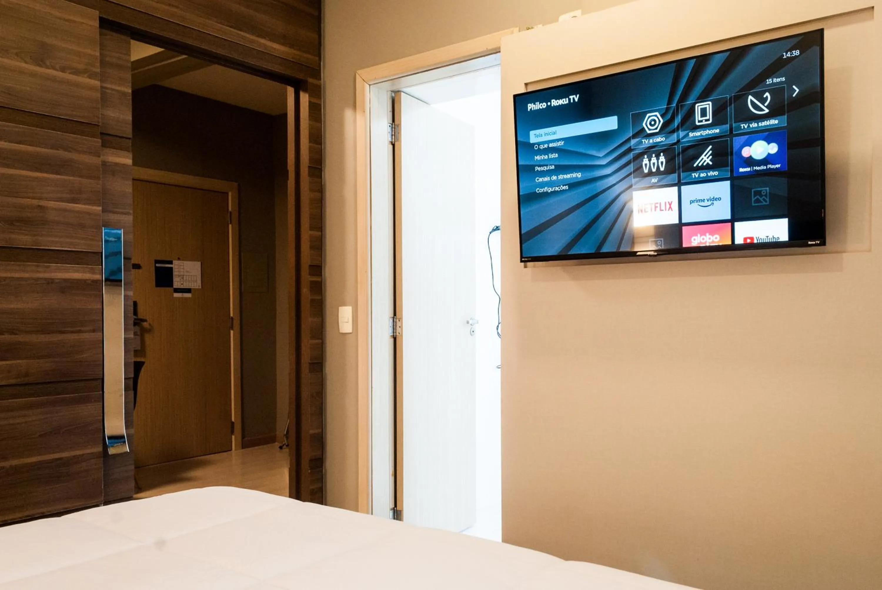 TV and multimedia, Bed in Master Cosmopolitan Moinhos de Vento