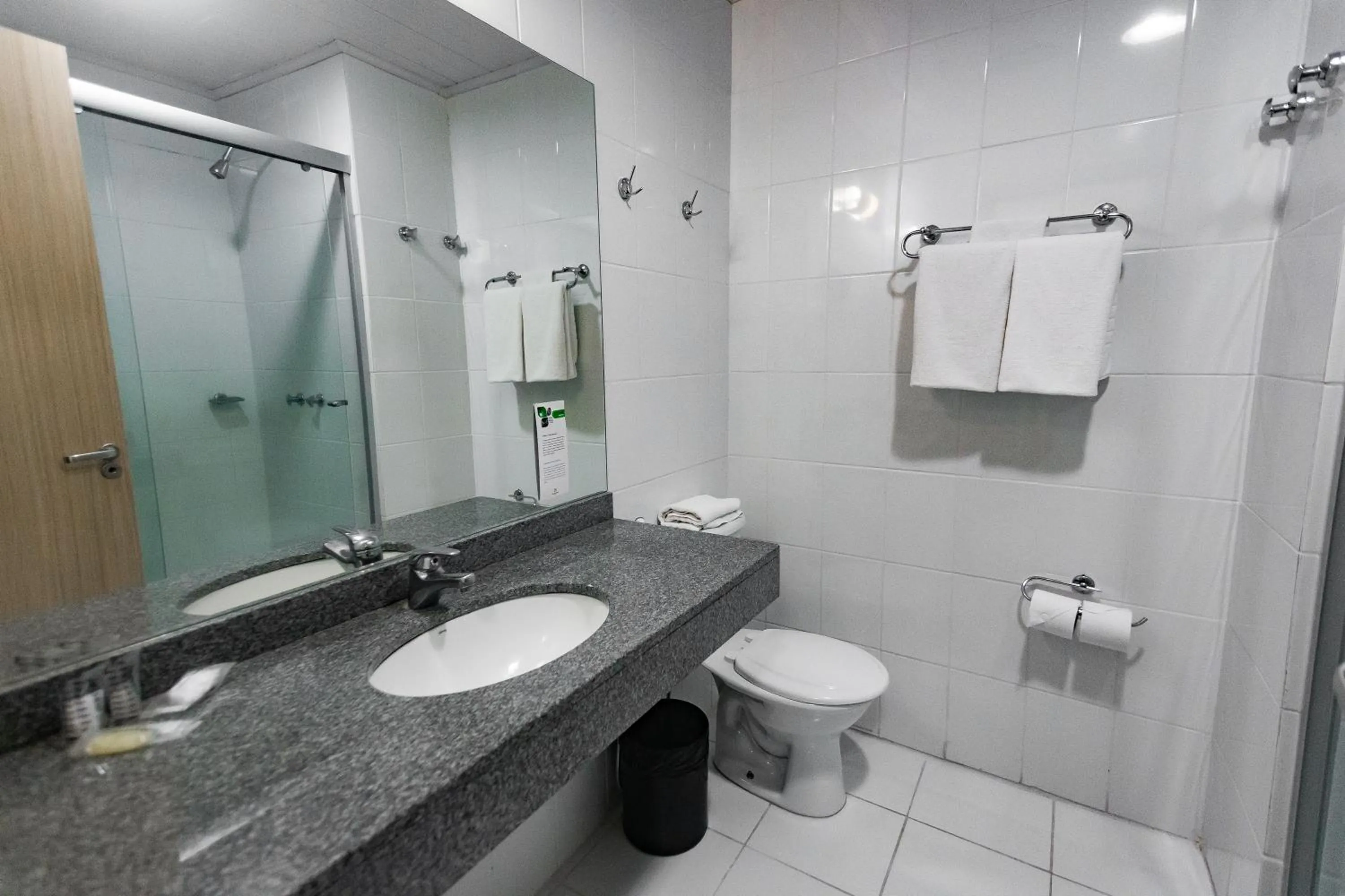 Toilet in Master Cosmopolitan Moinhos de Vento