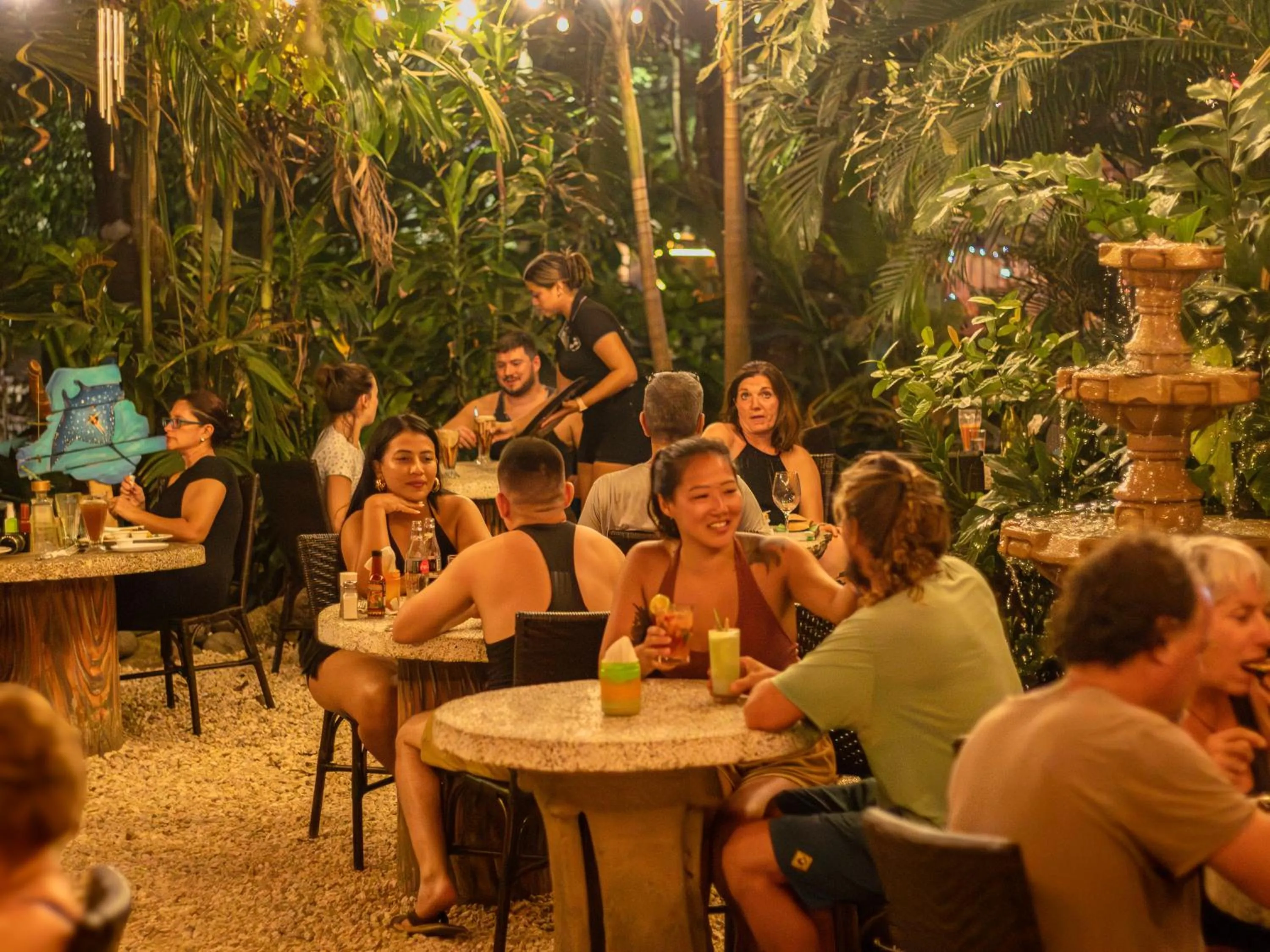 El Sano Banano Beachside Hotel