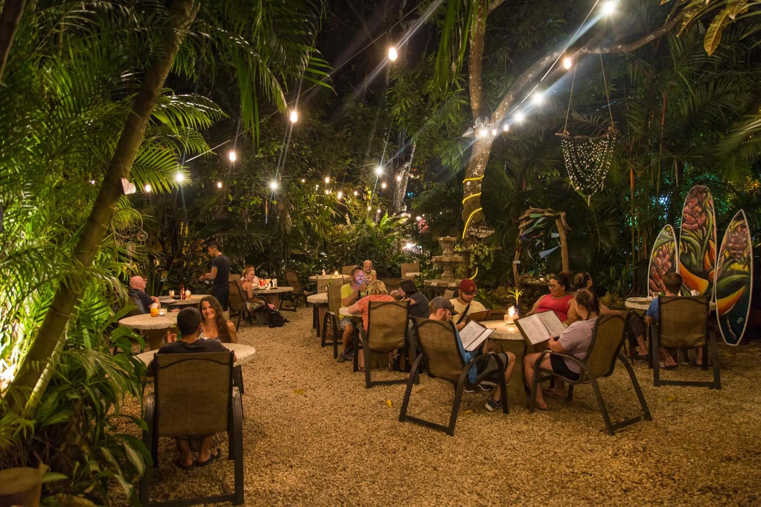 Restaurant/places to eat in El Sano Banano Beachside Hotel