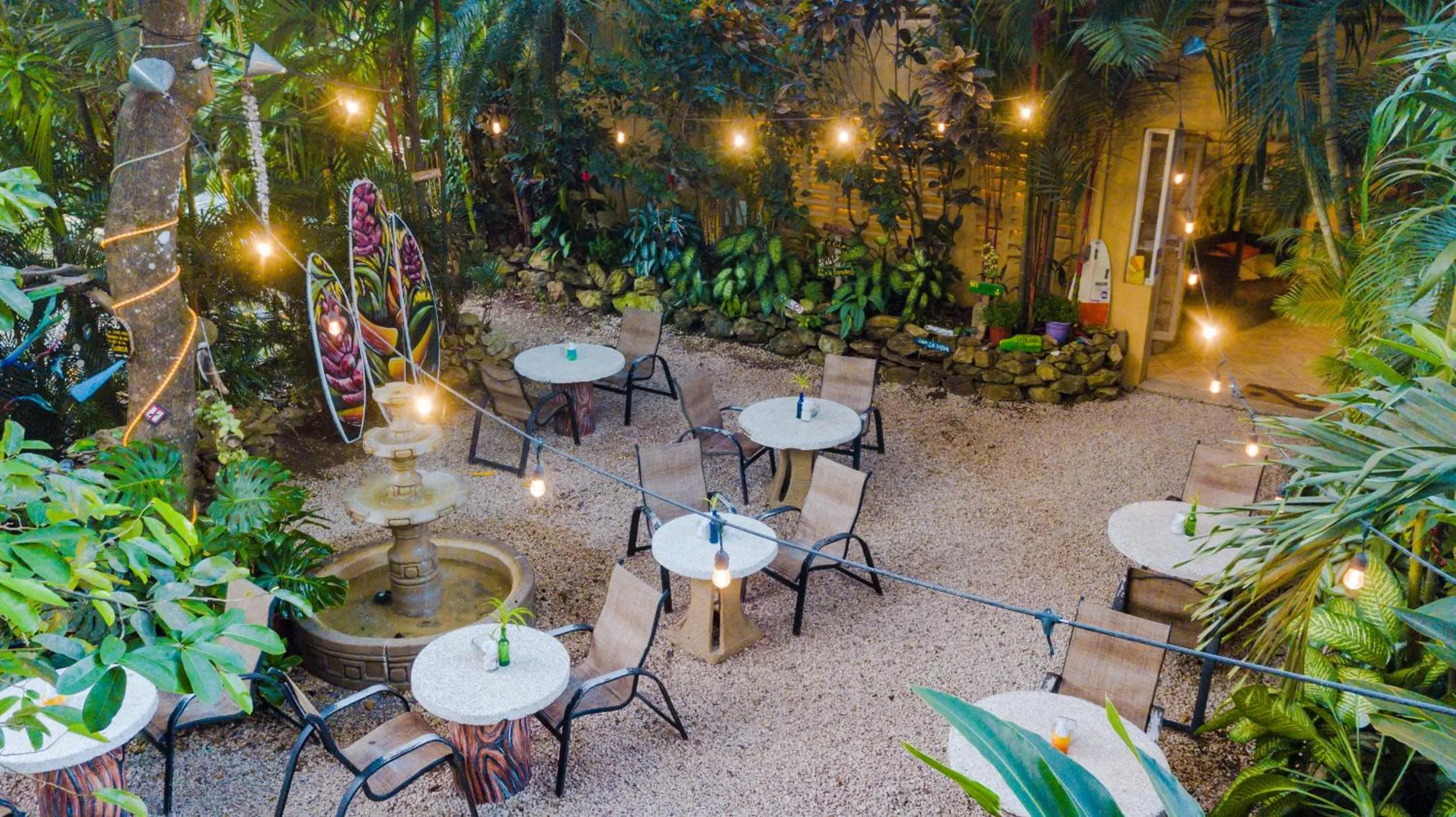 El Sano Banano Beachside Hotel