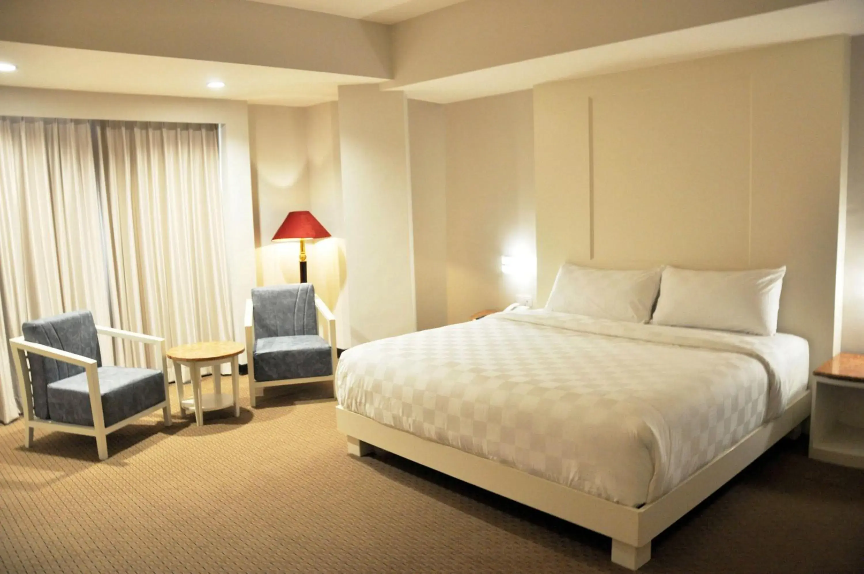 Deluxe Double Room in Beverly Hotel Batam Deluxe Double Room in Beverly Hotel Batam