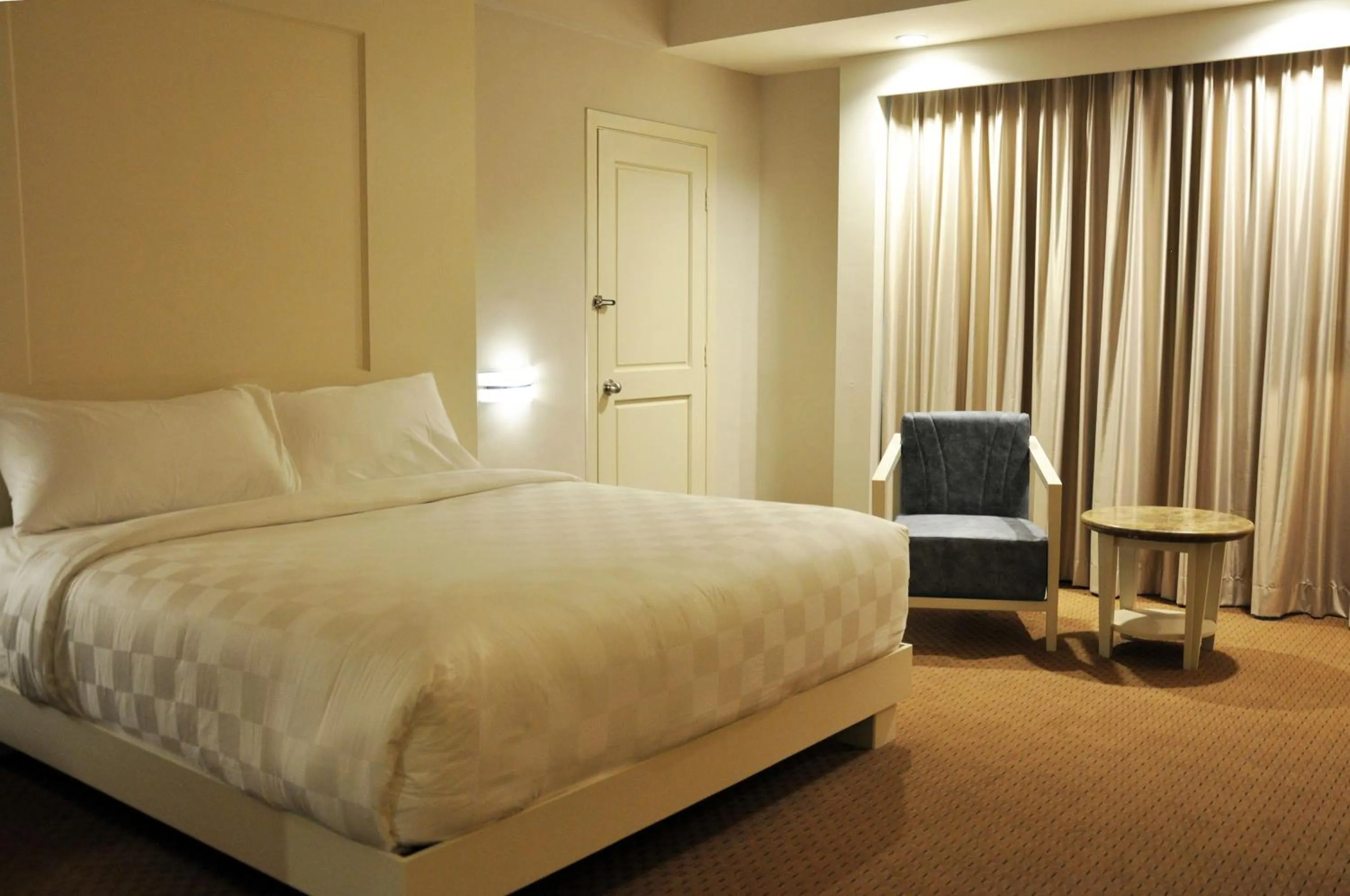 Bedroom, Bed in Beverly Hotel Batam