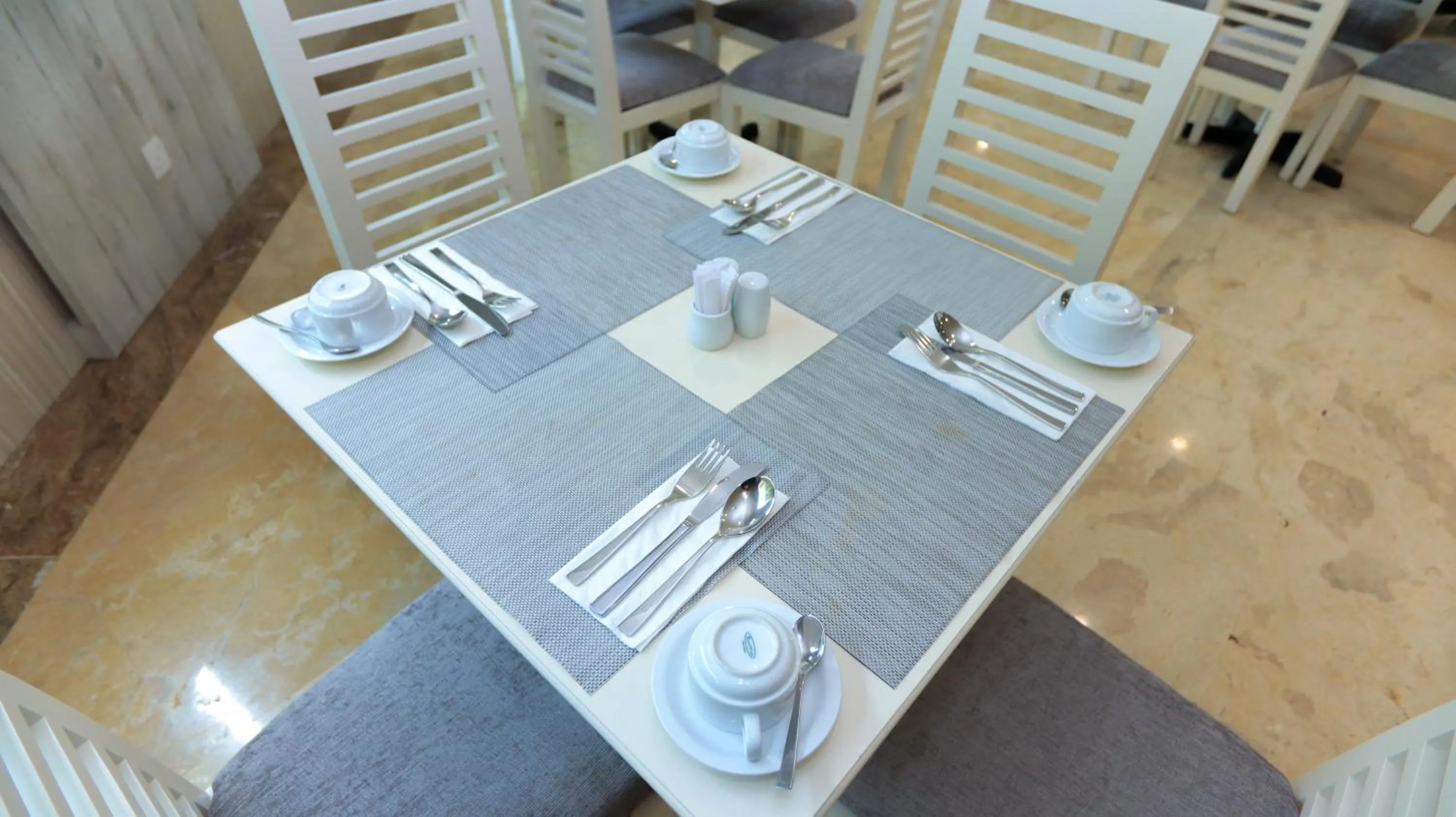 Restaurant/places to eat in Beverly Hotel Batam