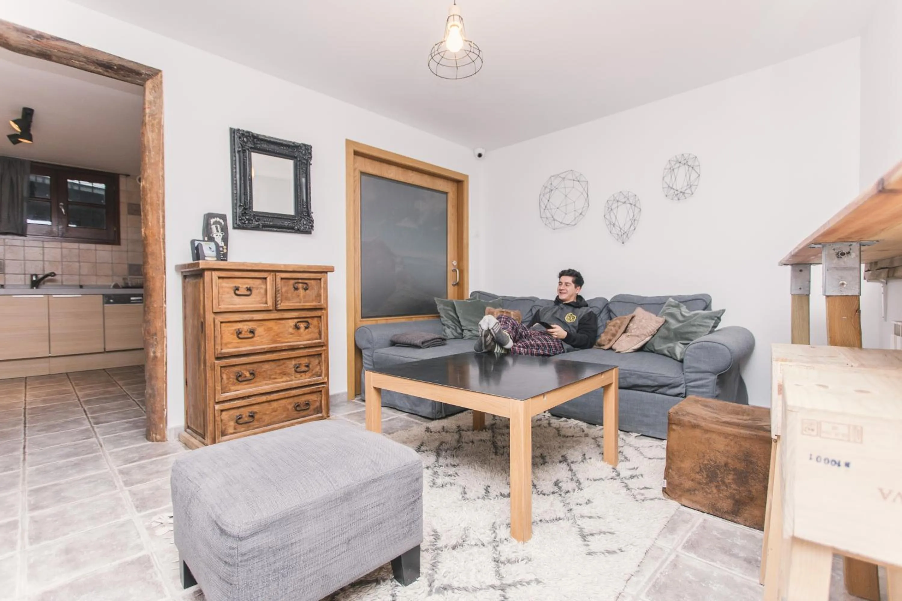 Communal lounge/ TV room in Secret Spot Hostel