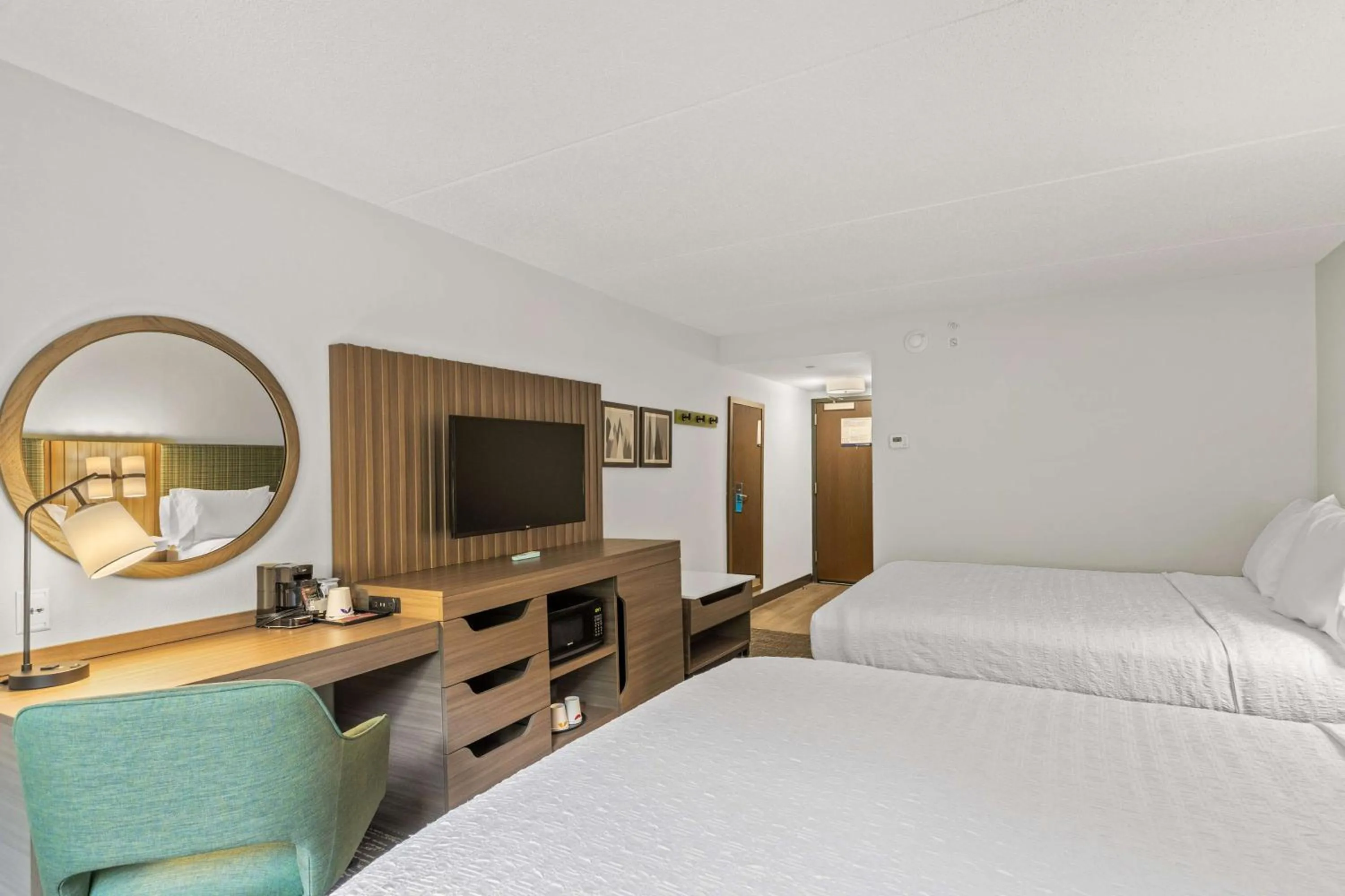 Bed in Hampton Inn & Suites Lake George