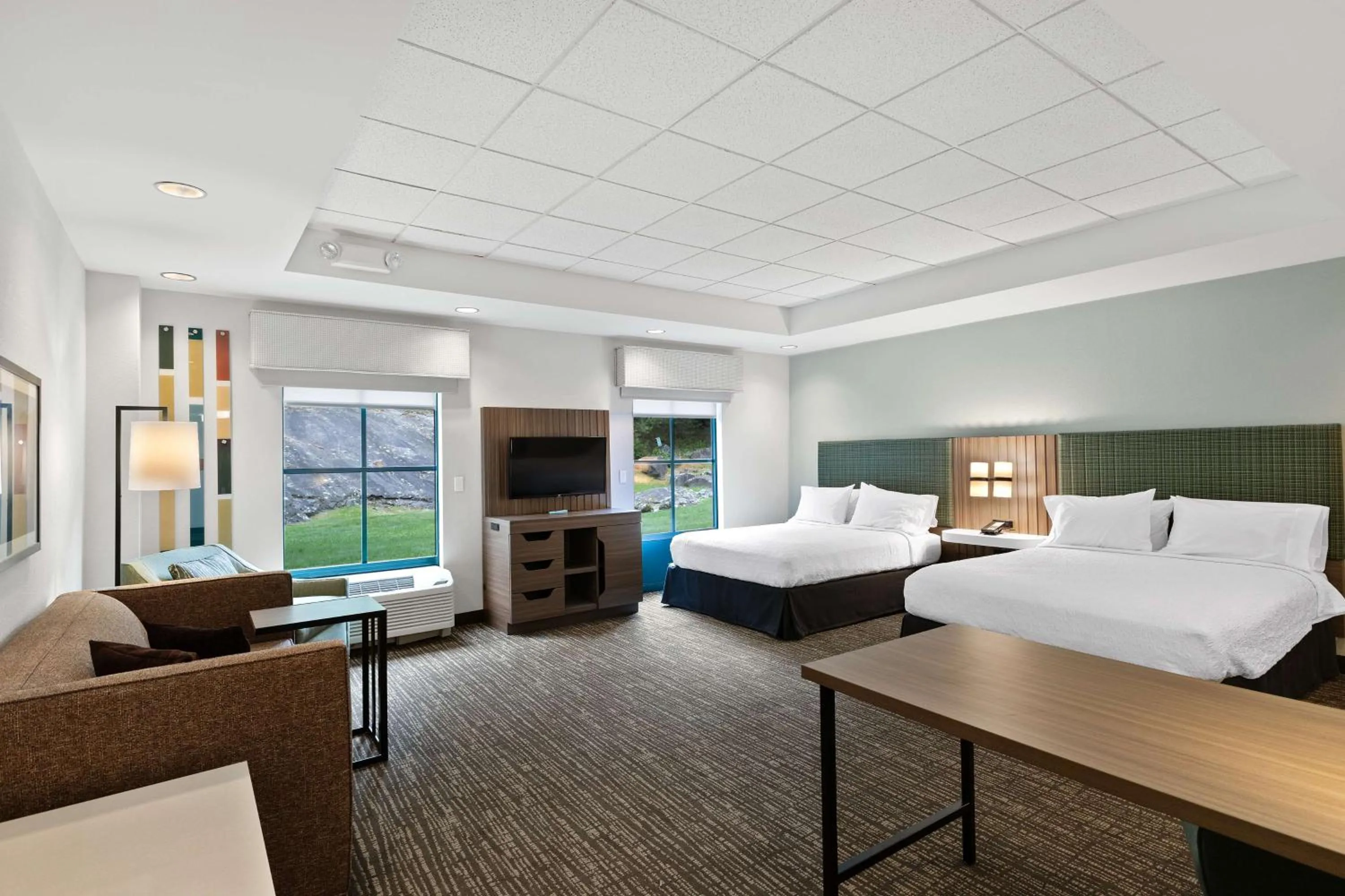 Bed in Hampton Inn & Suites Lake George