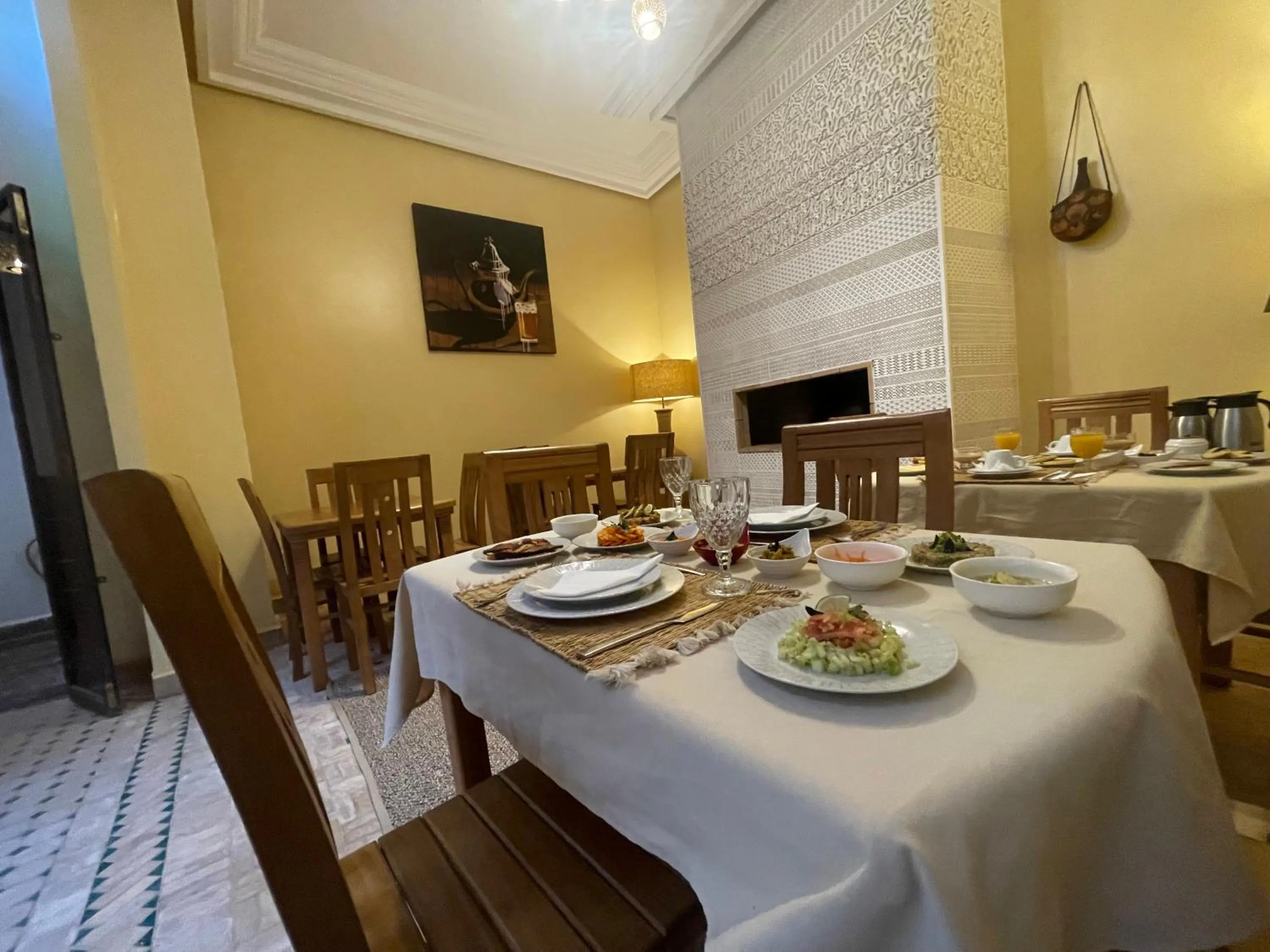 Restaurant/places to eat in Riad Samarine