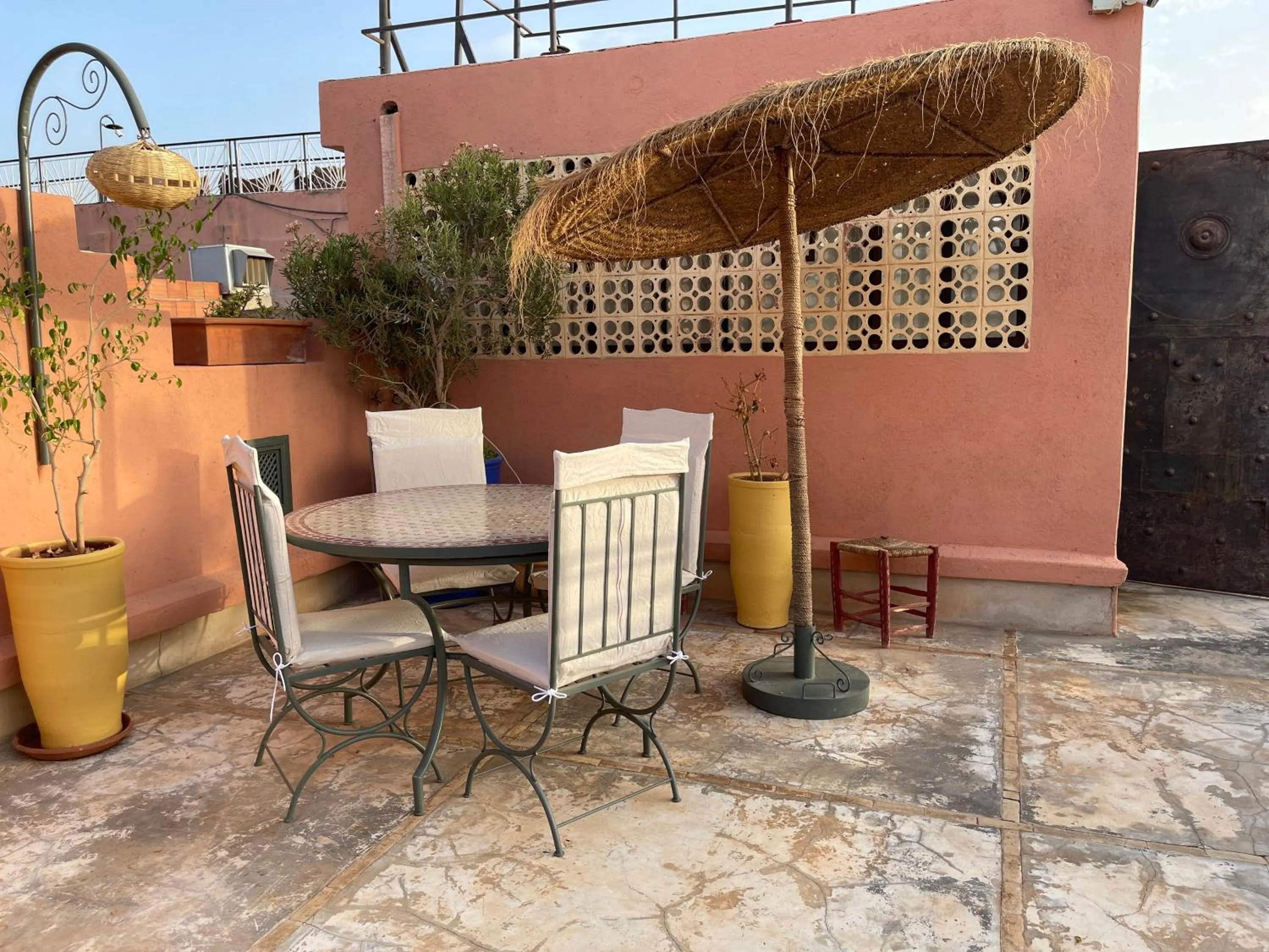 Restaurant/places to eat in Riad Samarine