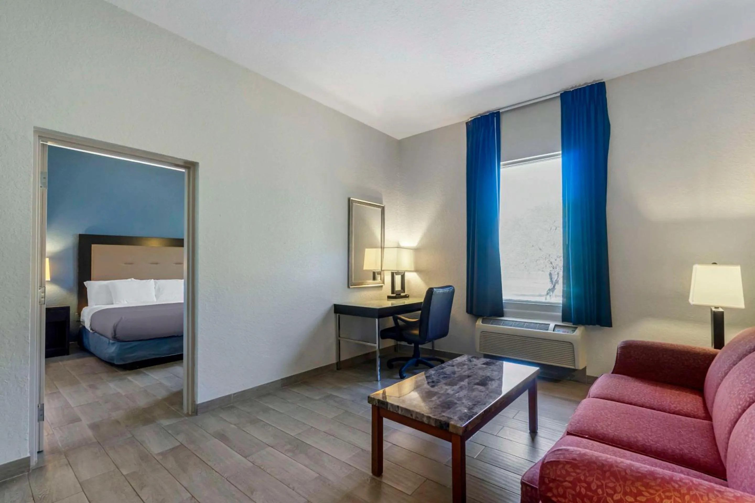 Bedroom, Bed in Rodeway Inn Wesley Chapel