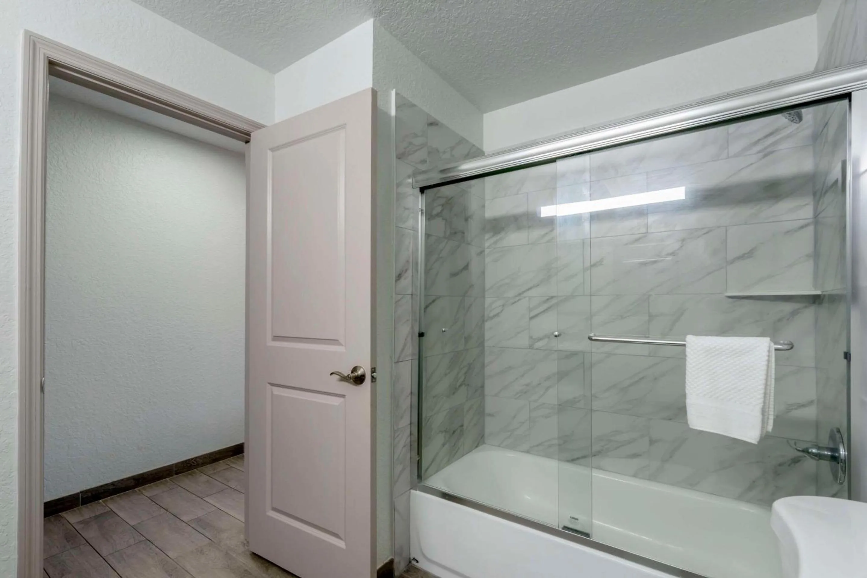 Bedroom in Rodeway Inn Wesley Chapel