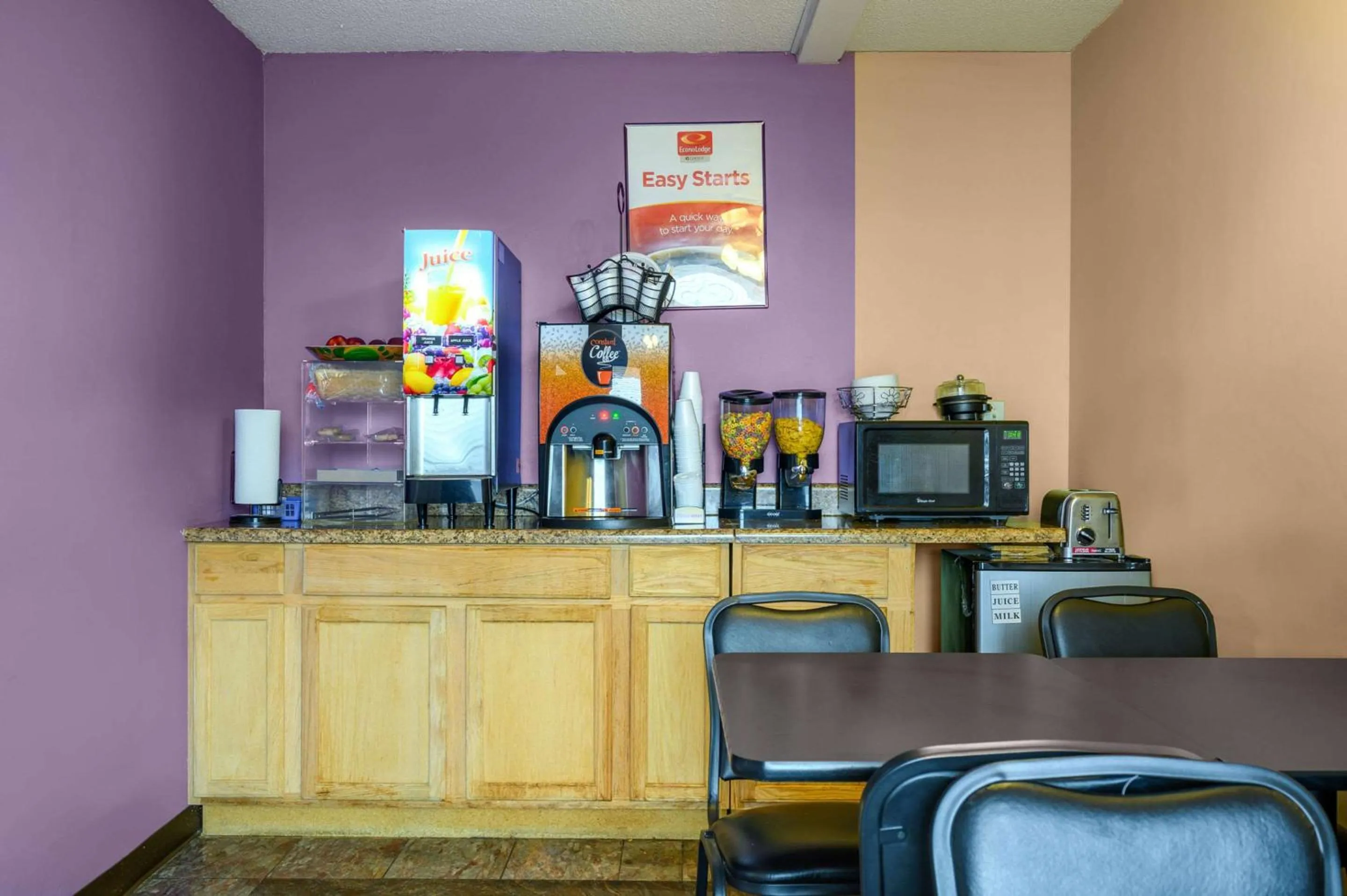 Breakfast in Econo Lodge Decatur South