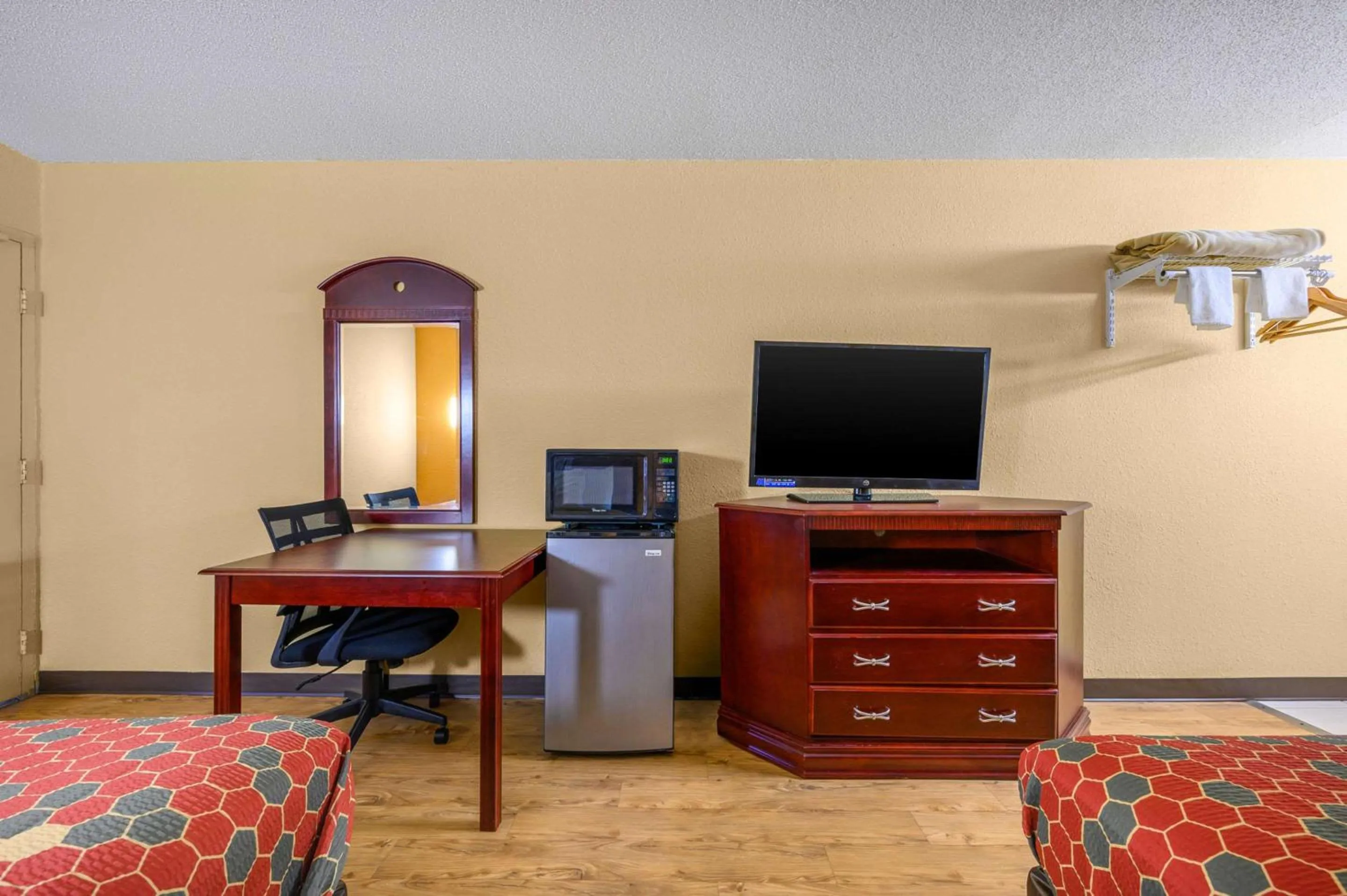 Bedroom in Econo Lodge Decatur South