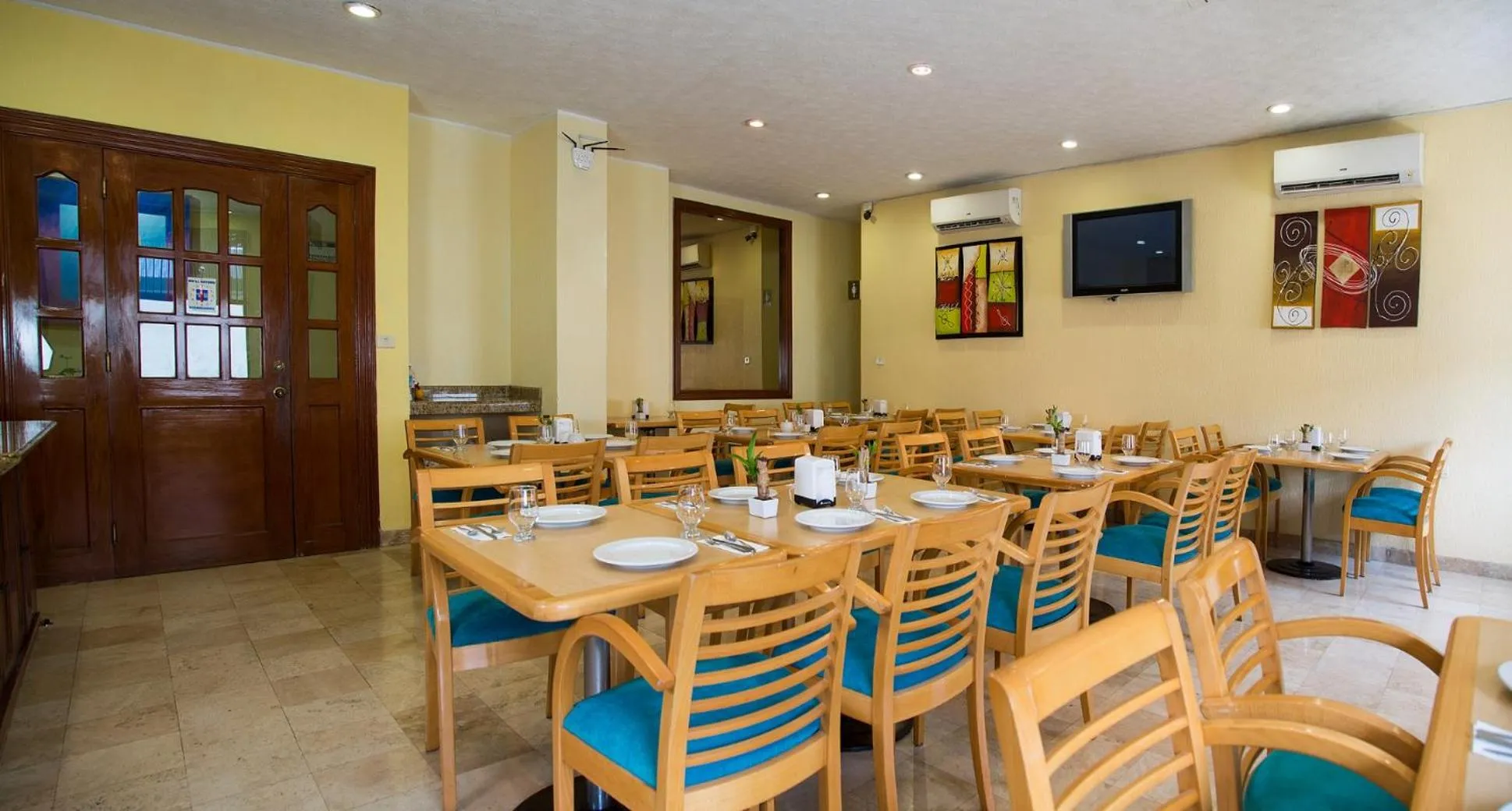 Restaurant/places to eat in Hotel & Suites Real del Lago