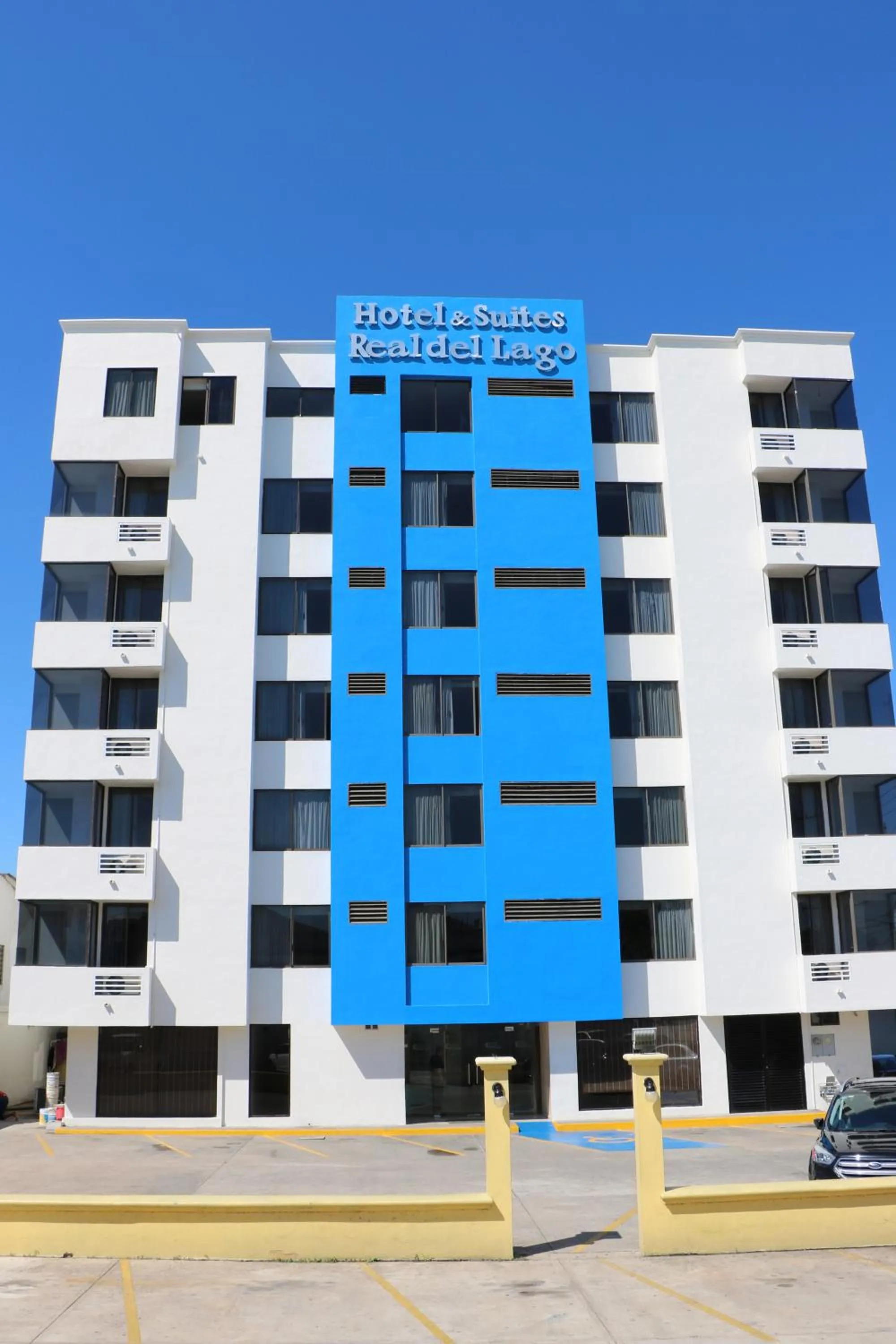 Property building in Hotel & Suites Real del Lago