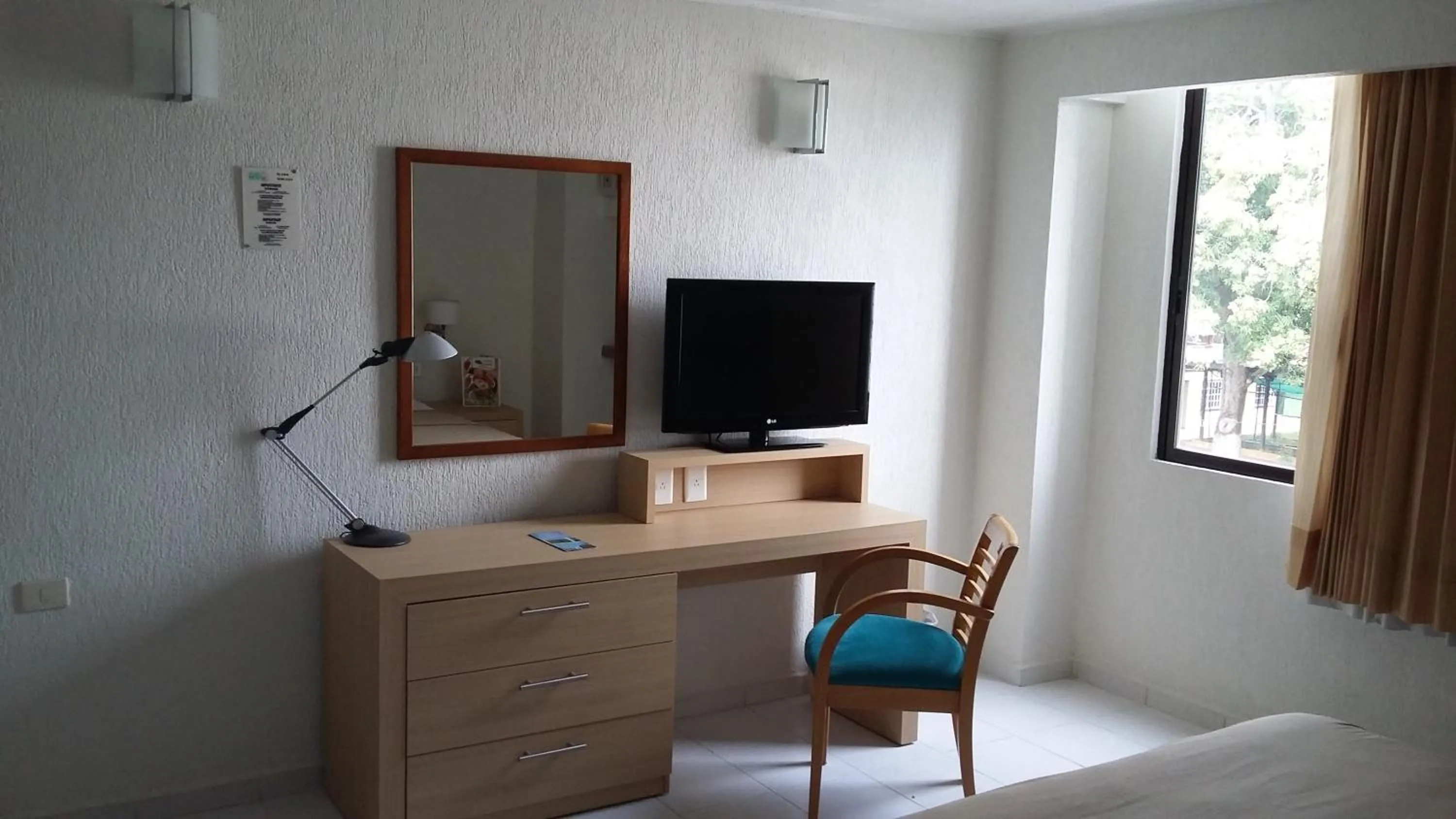 TV and multimedia in Hotel & Suites Real del Lago