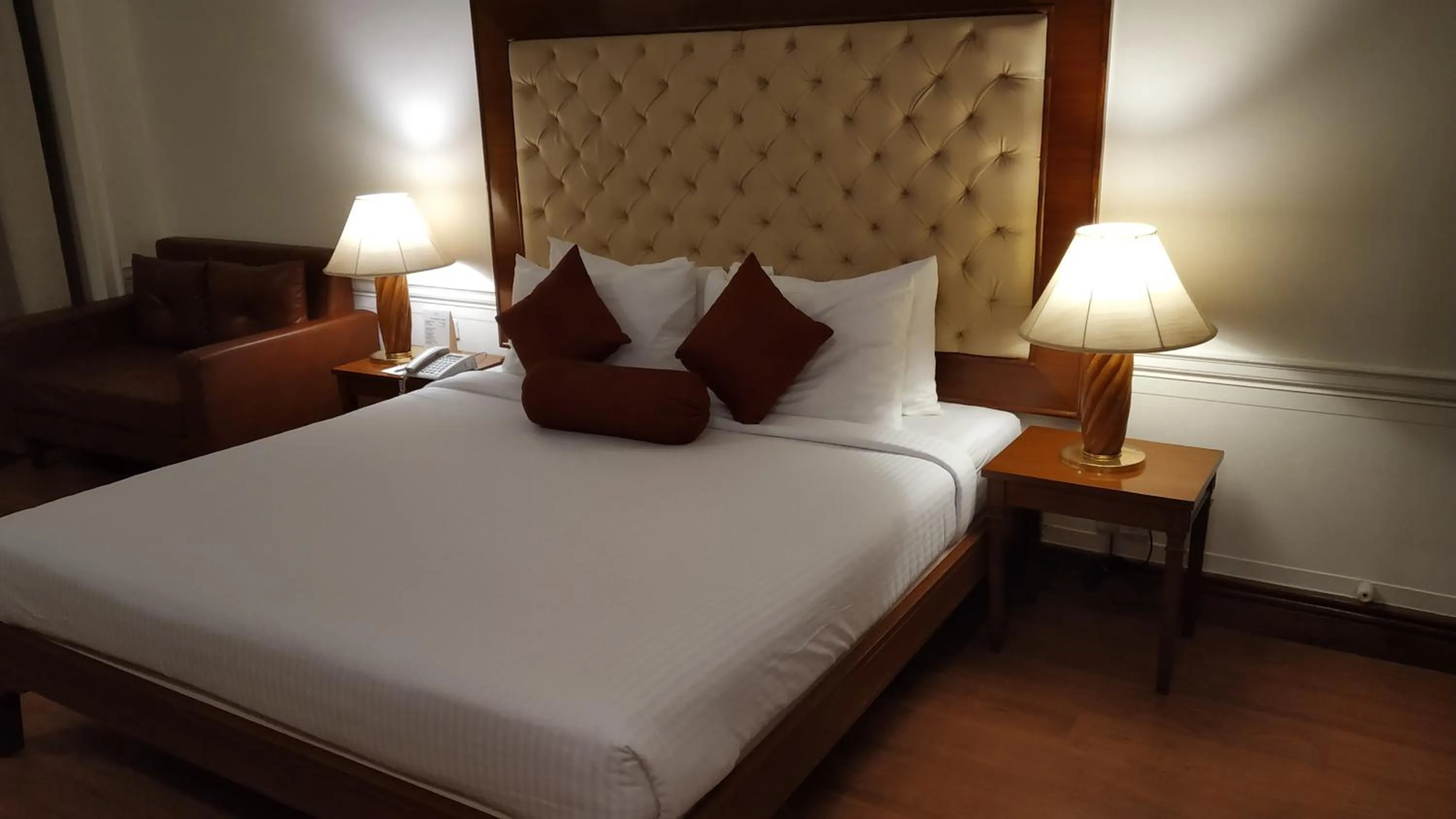 Bed in DLF Club 4