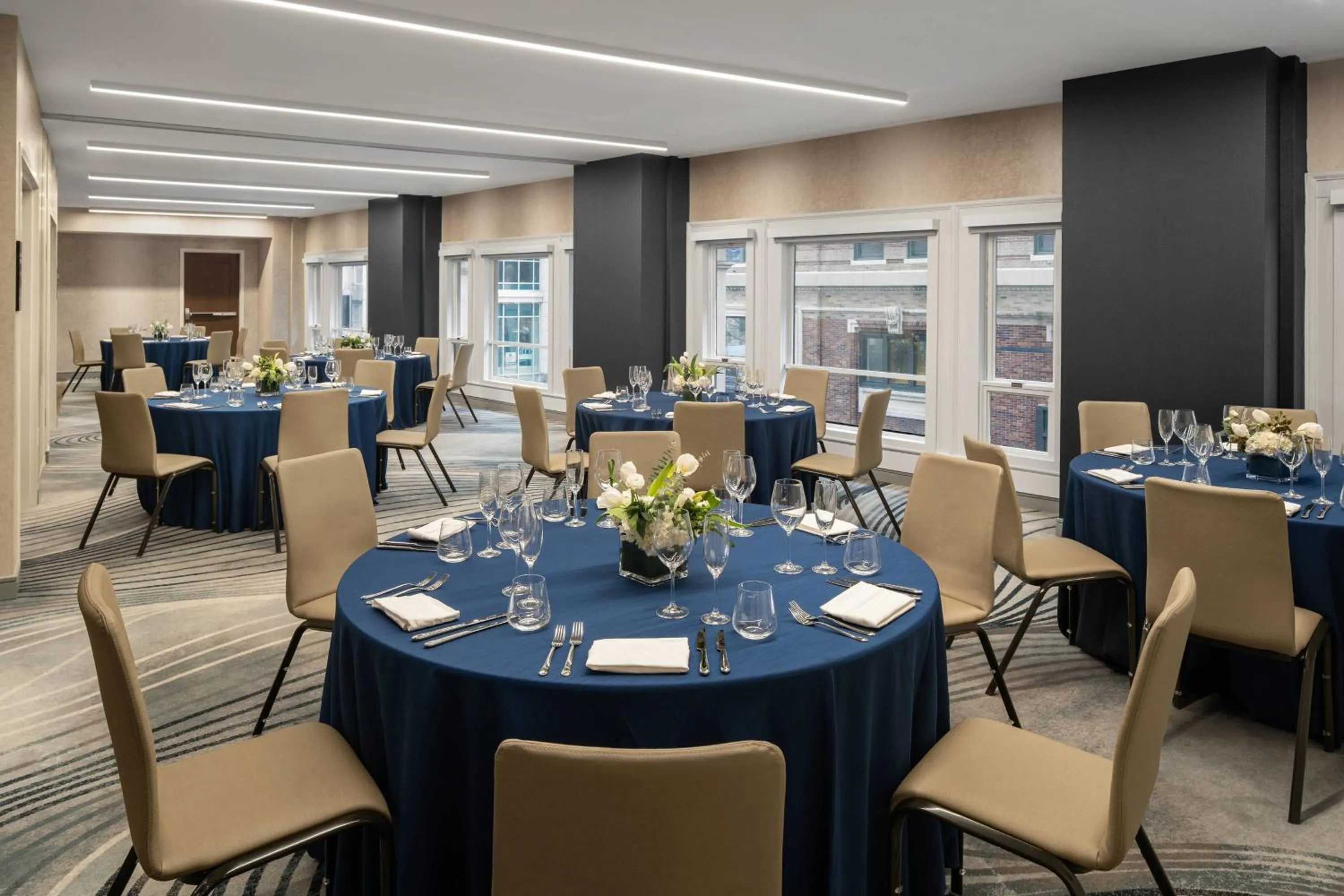 Meeting/conference room in Glass Light Hotel & Gallery, Autograph Collection