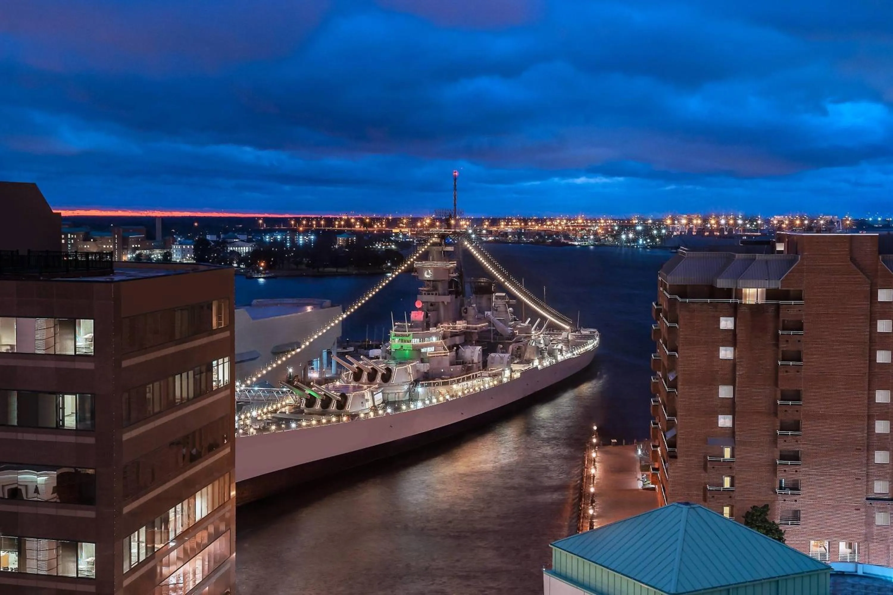 Photo of the whole room in Glass Light Hotel & Gallery, Autograph Collection