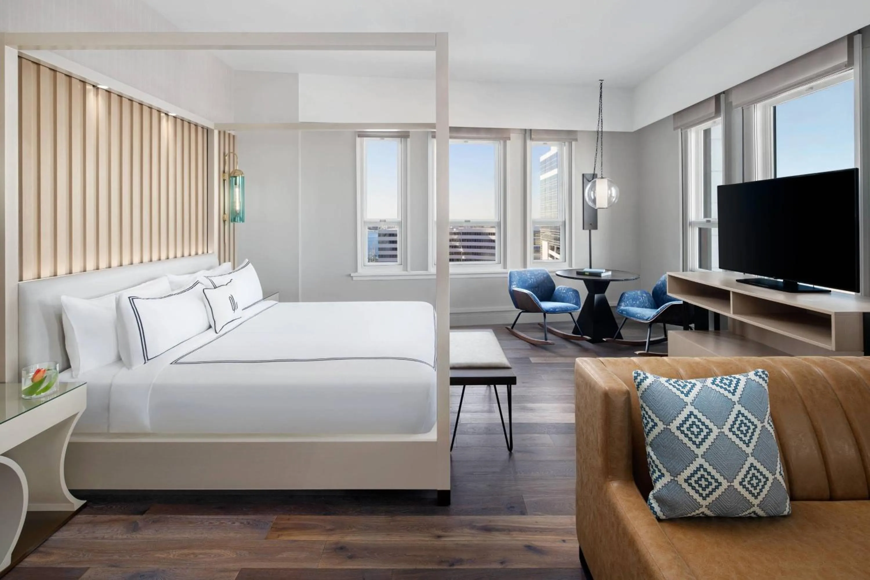 Photo of the whole room, Bed in Glass Light Hotel & Gallery, Autograph Collection