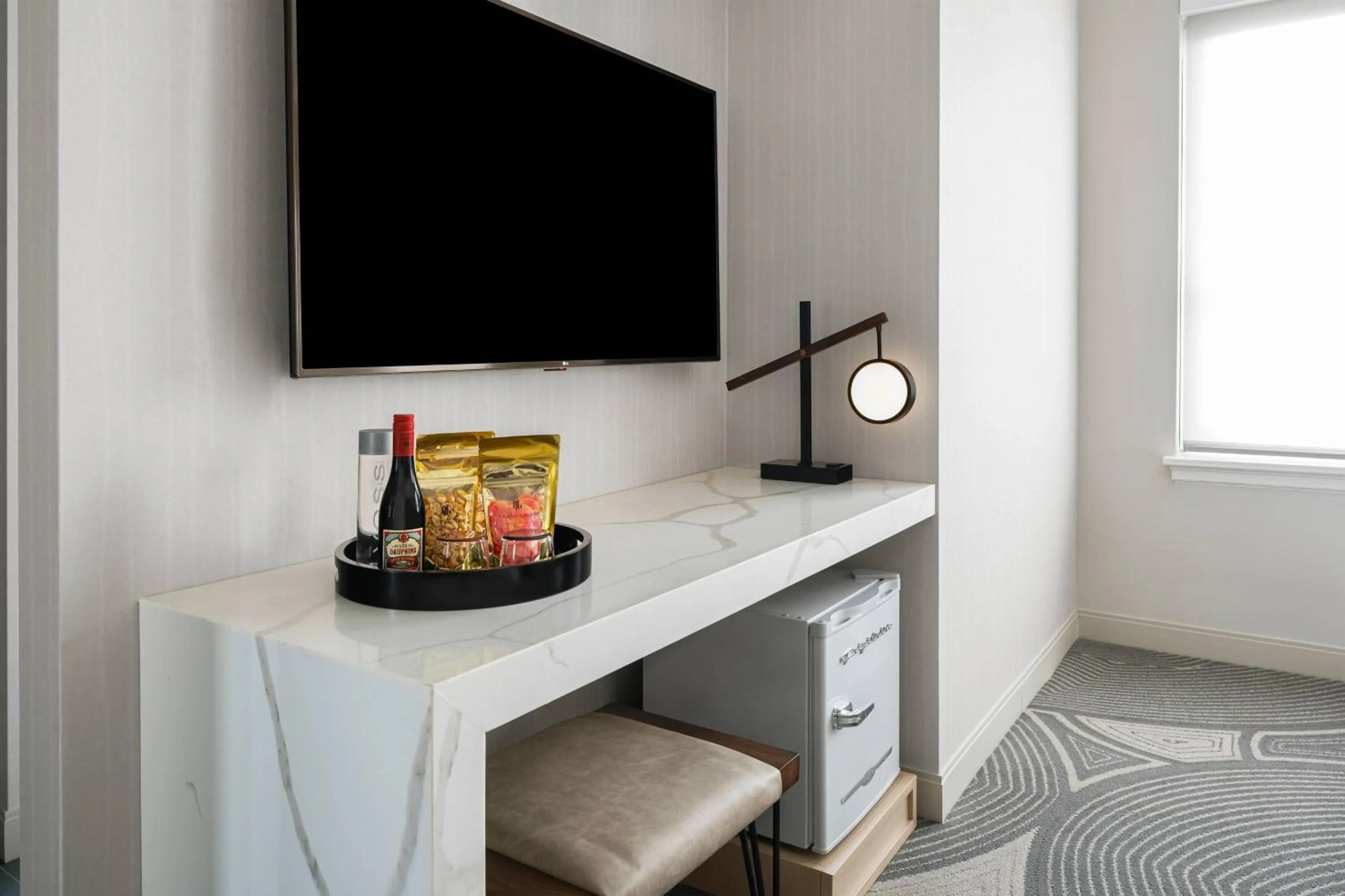 Lounge or bar in Glass Light Hotel & Gallery, Autograph Collection