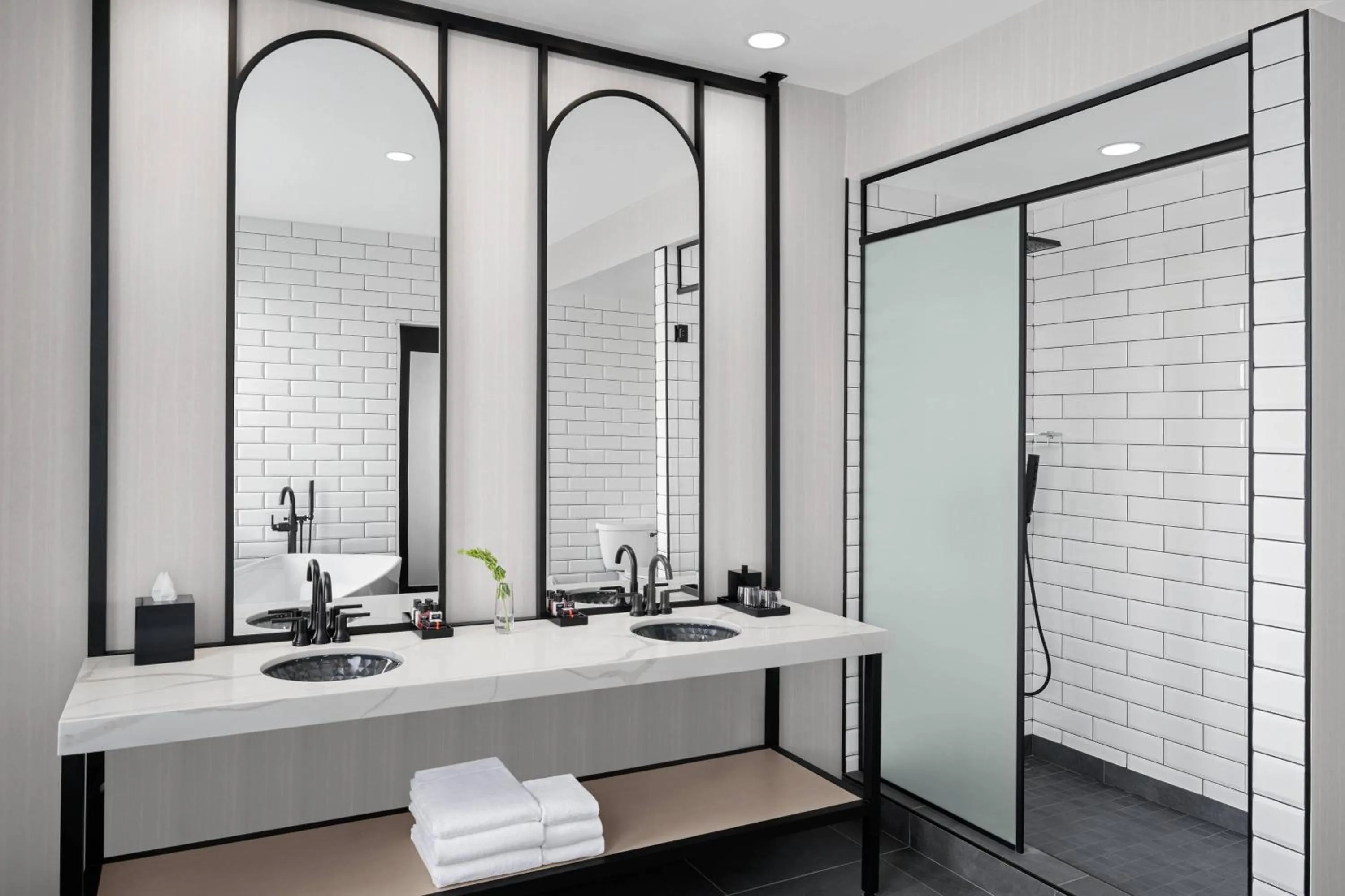 Bathroom in Glass Light Hotel & Gallery, Autograph Collection