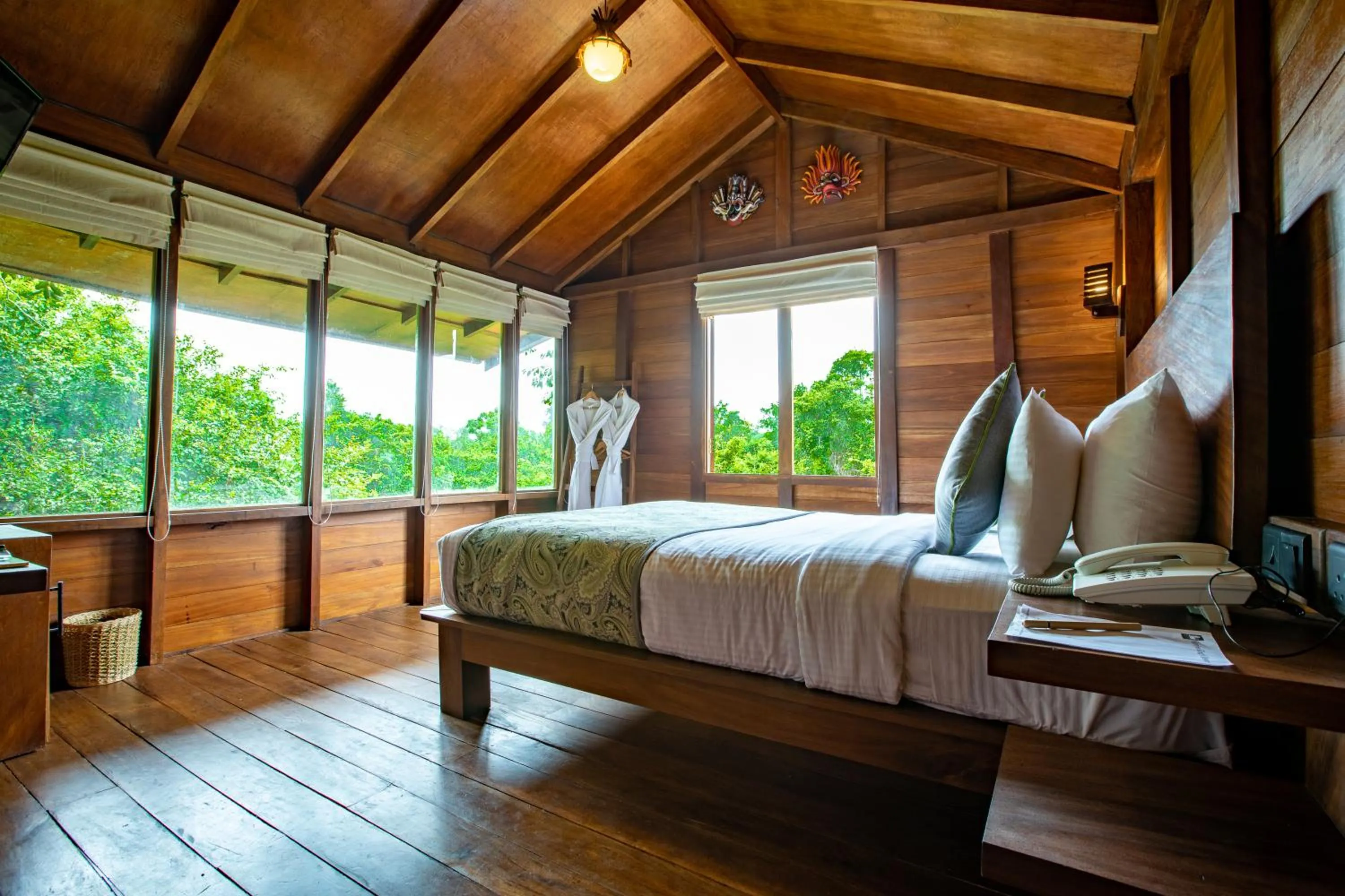 Photo of the whole room, Bed in Sigiriya King's Resort