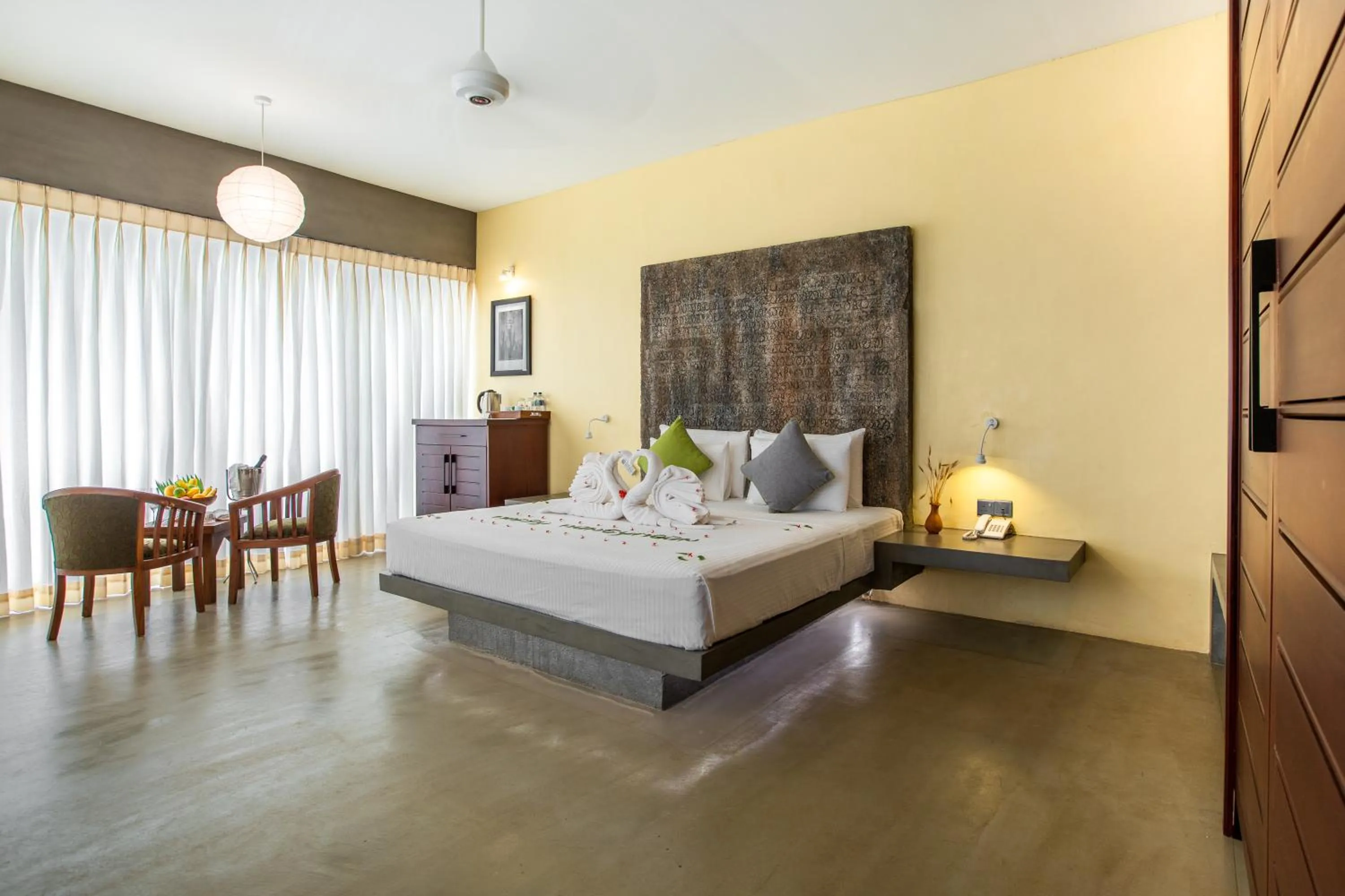 Bed in Sigiriya King's Resort