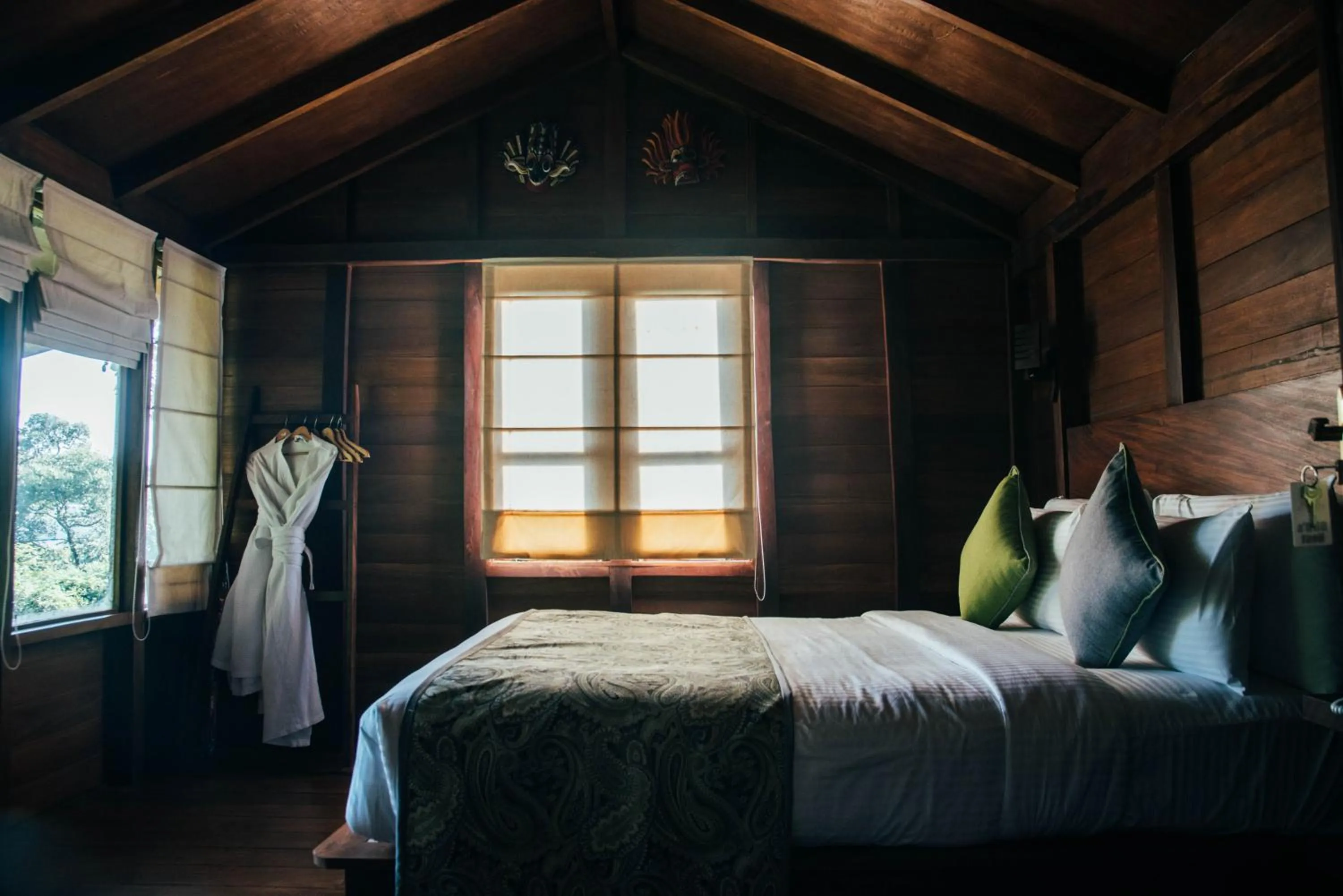 Photo of the whole room, Bed in Sigiriya King's Resort