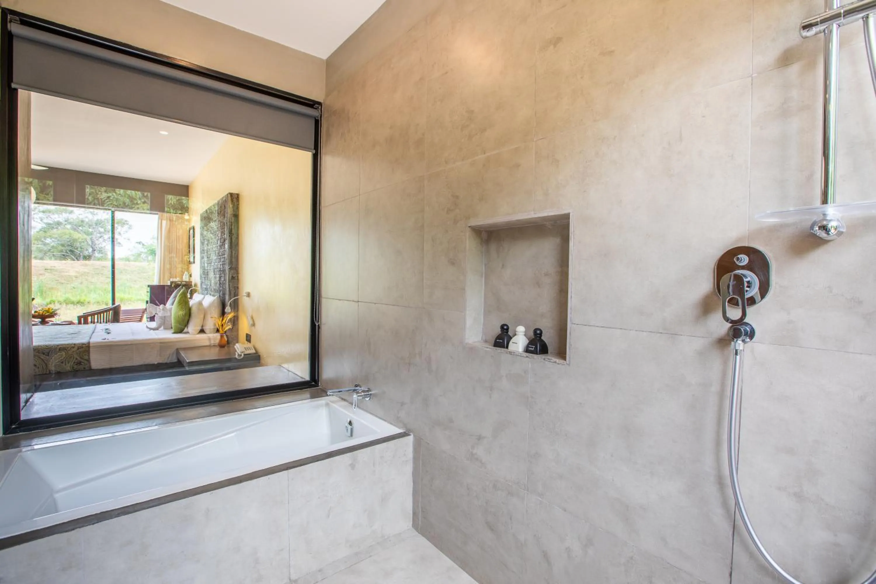 Shower in Sigiriya King's Resort