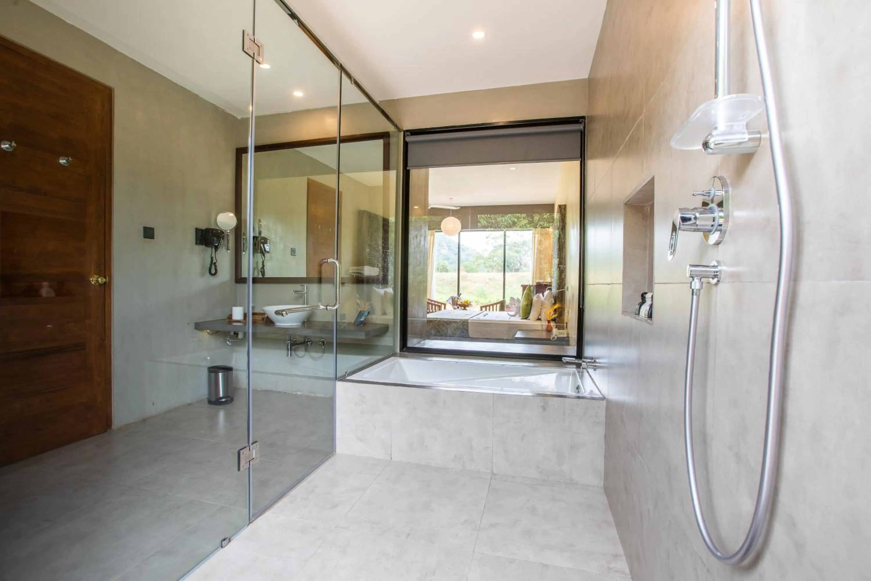 Shower in Sigiriya King's Resort