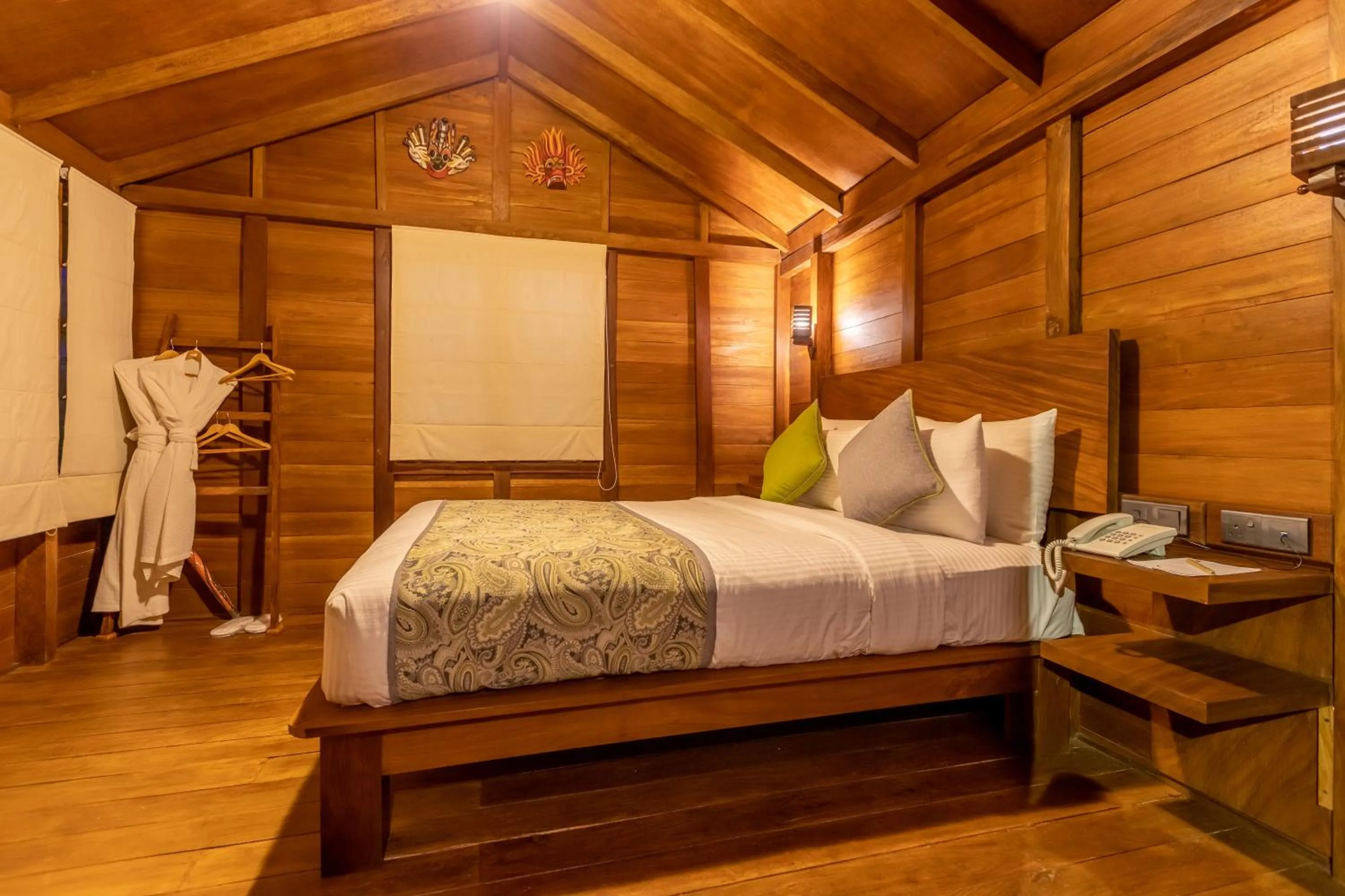 Photo of the whole room, Bed in Sigiriya King's Resort